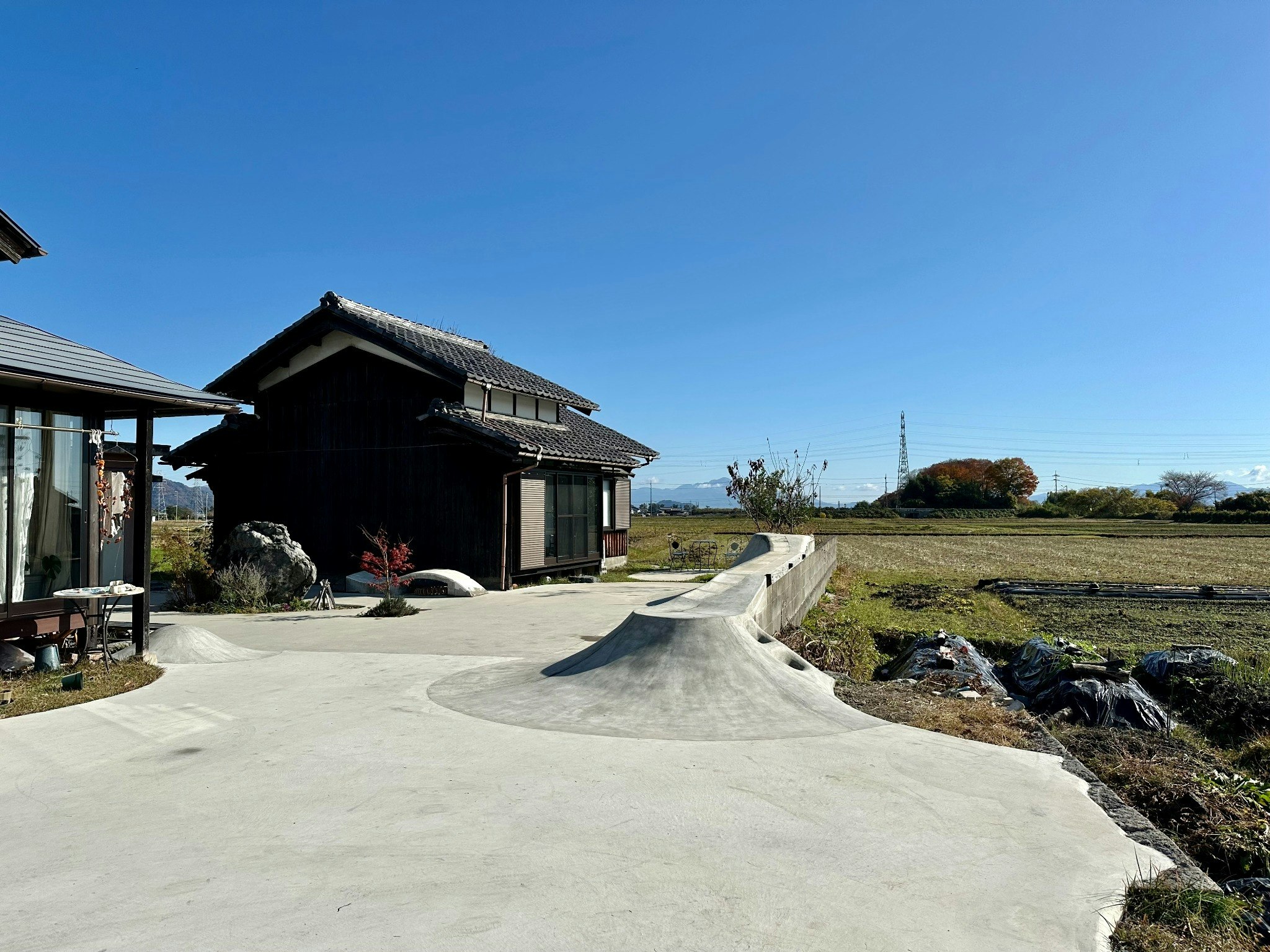 田園風景 + スケート + 喫茶 貸切の宿 然 -sikari-