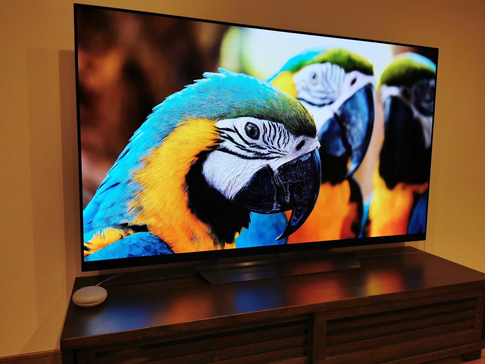 65型4K有機ELテレビ 地上デジタル放送(5局)に加えてyoutube premiumとamazon primeがご視聴いただけます。 写真は本物のTVの映像です! 65” 4K OLED TV In addition to digital terrestrial broadcasting (5 stations), you can watch youtube premium and amazon prime. The pics are from a real TV!