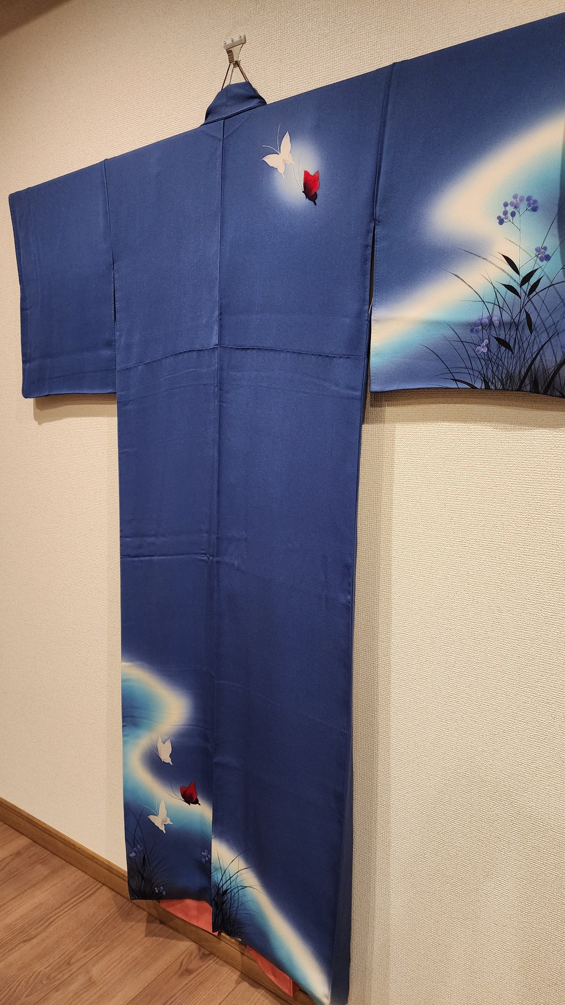 Kimono is displayed in the living room. You can wear it.