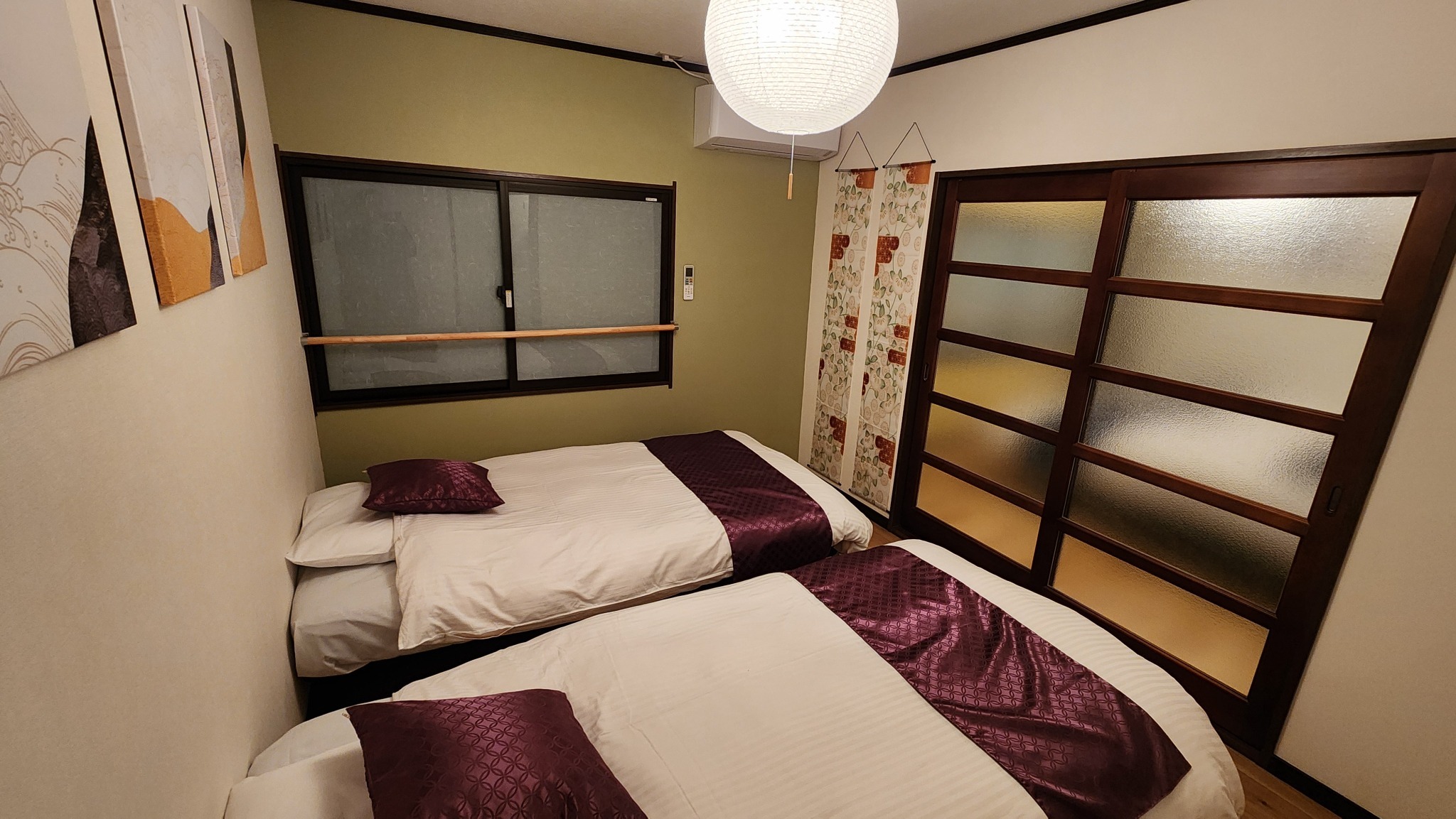Bedroom B 2 single beds