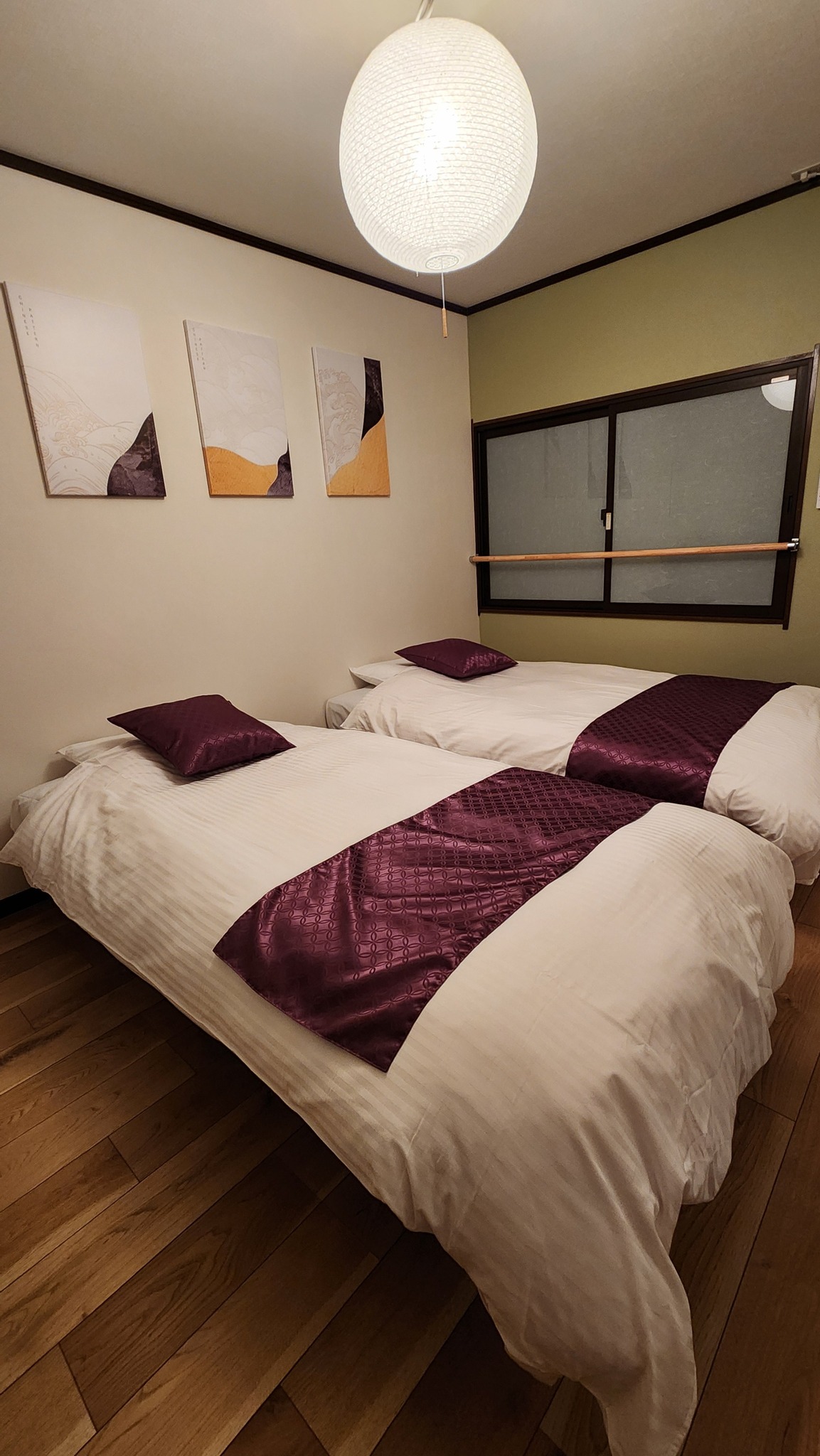 Bedroom B 2 single beds