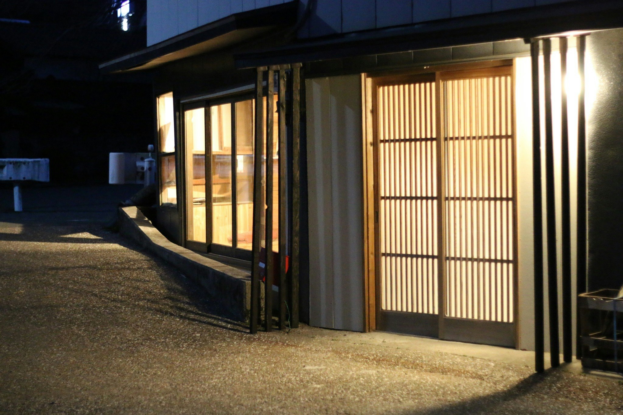 一棟貸切個室3部屋&リビング・焚き火&BBQ・グッズ満載テント ・キッチン・wi-fi・駐車場