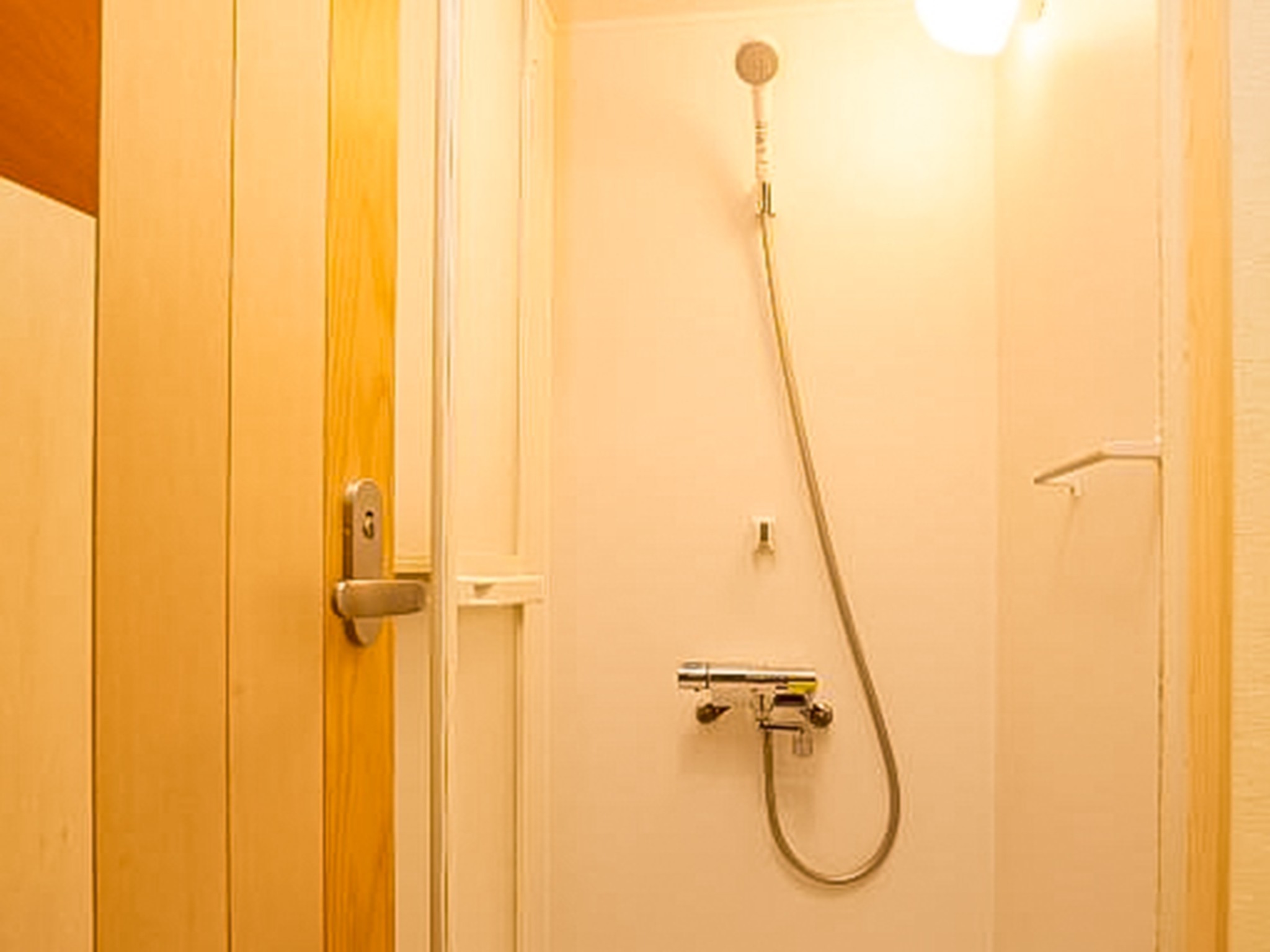 ・【シャワールーム】22時までご利用可能な共有シャワー