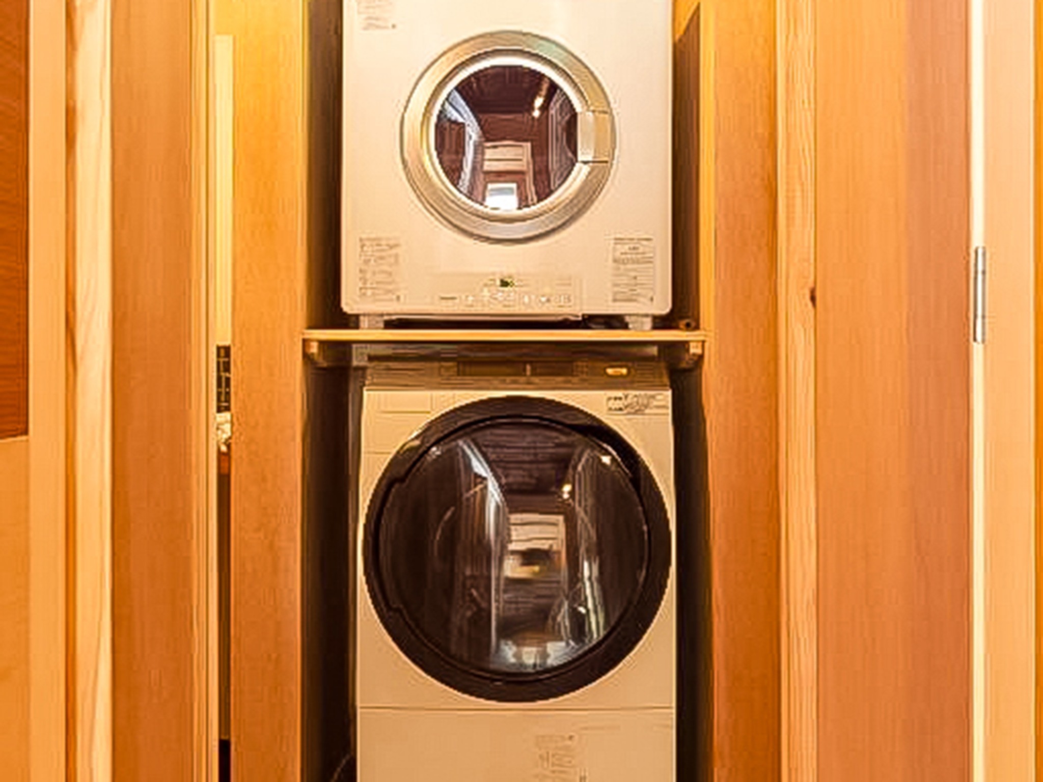 ・【ランドリー設備】洗濯機、乾燥機はそれぞれ1回200円でご利用可能