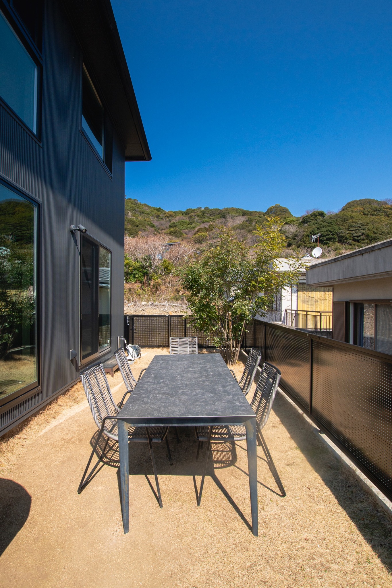 アメリカ製weberのガス式BBQグリル_ガスは施設から供給するタイプですのでカセットなどの持込は不要。手ぶらでBBQを楽しめます。