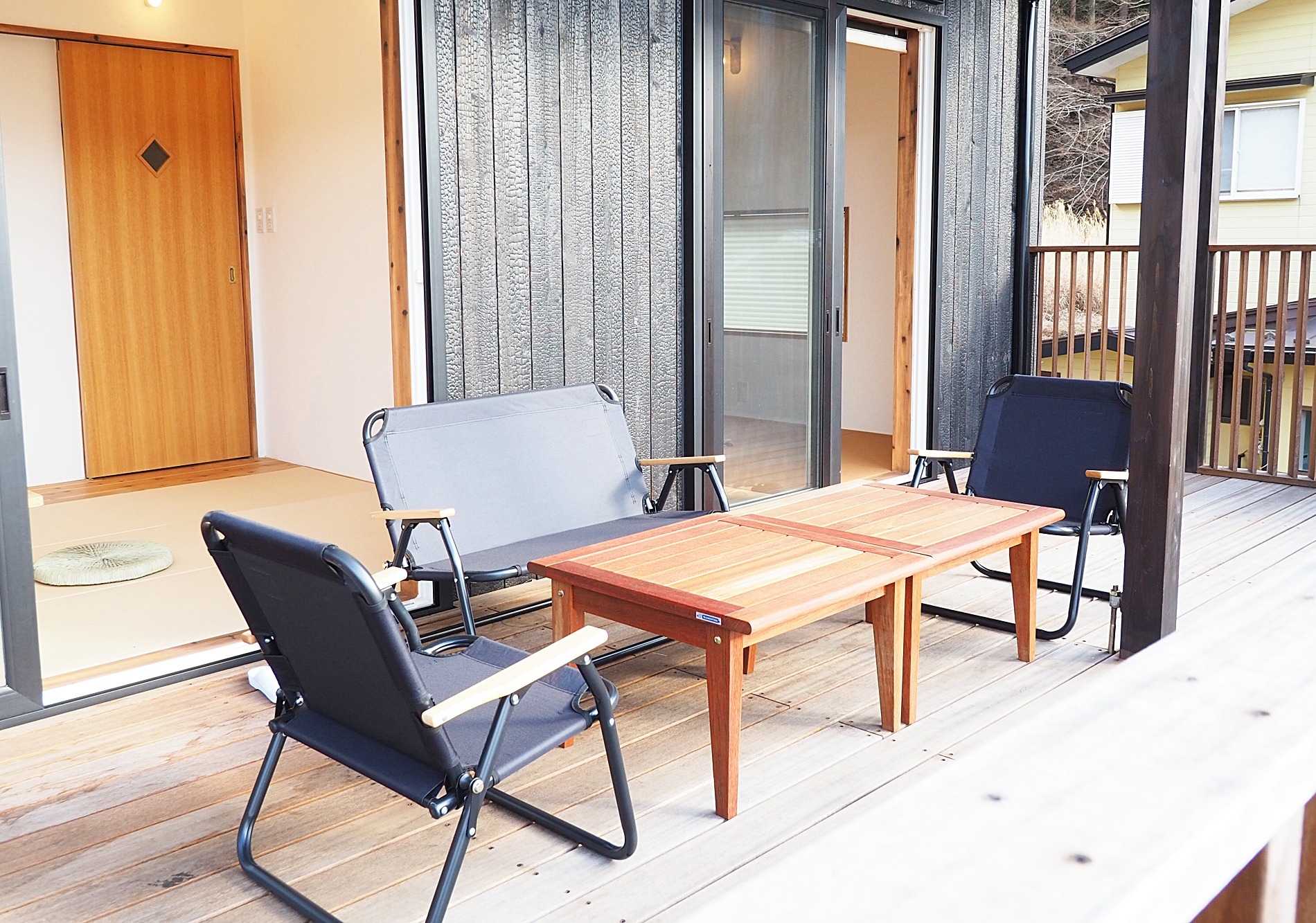 1階ウッドデッキ。河口湖の絶景を望めます。