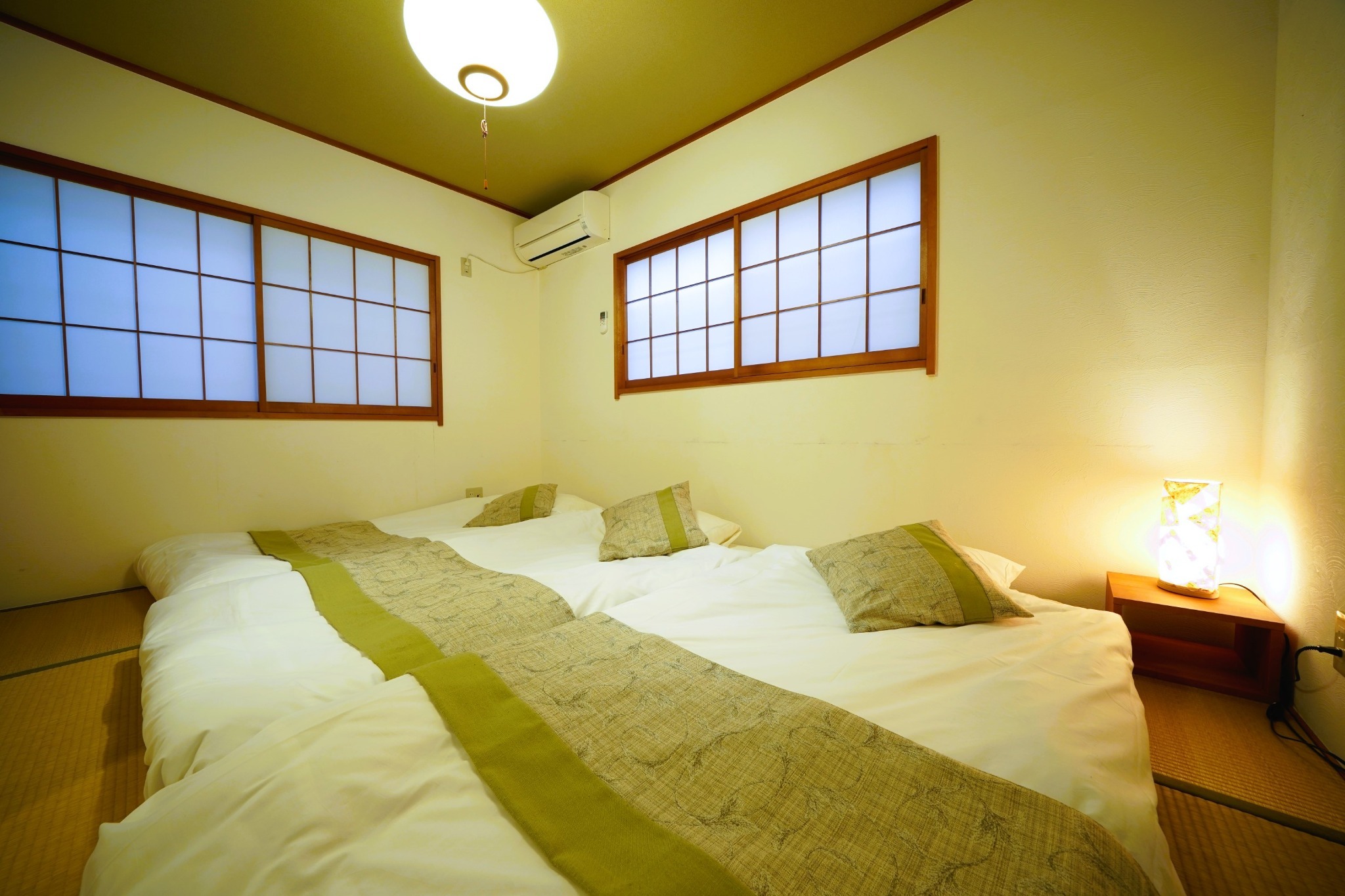 広さ75m2 定員6名 2ベッドルーム 一軒家貸切 無料駐車場あり 新宿近く中野坂上から5分