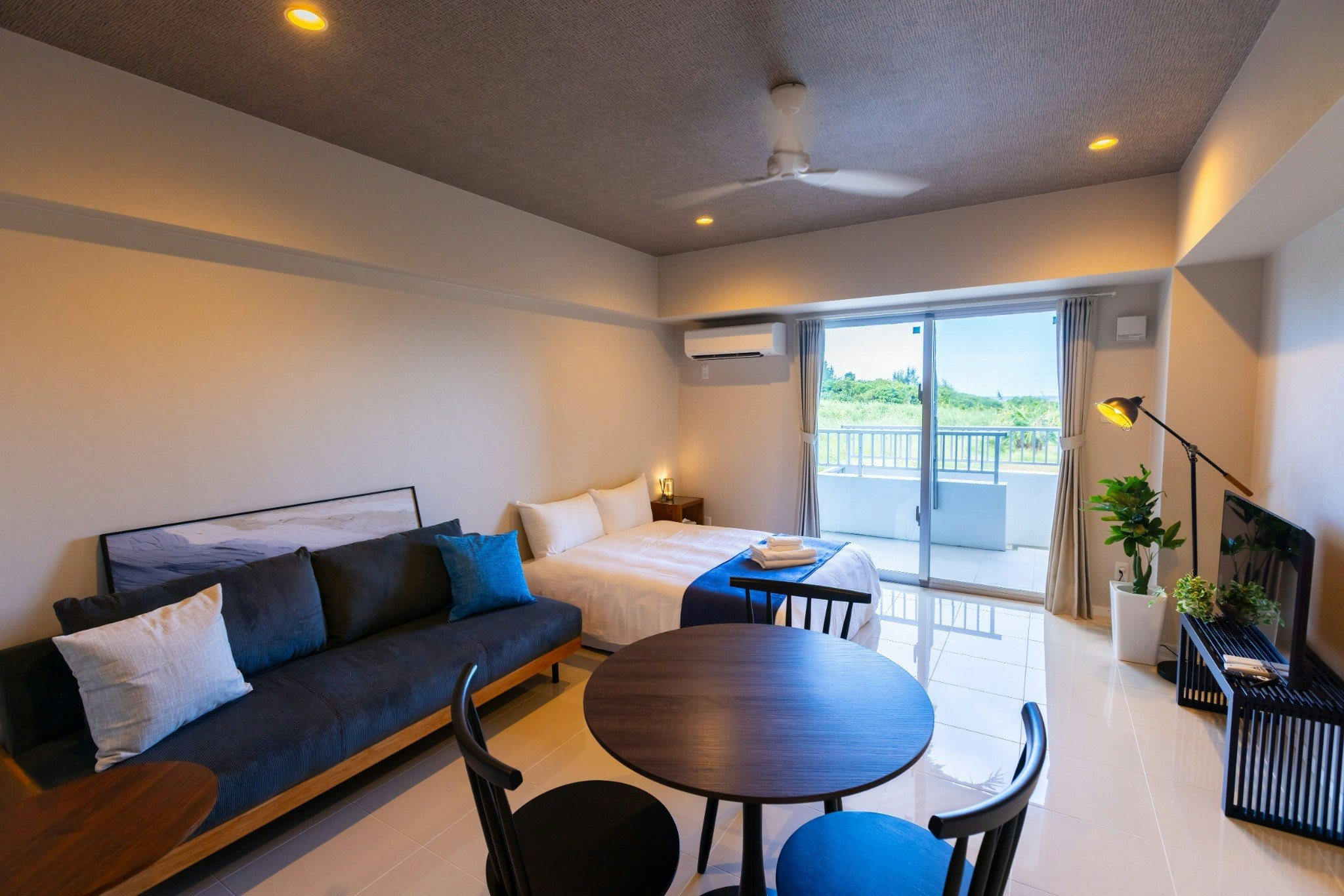【105】Condominium near the Blue Cave