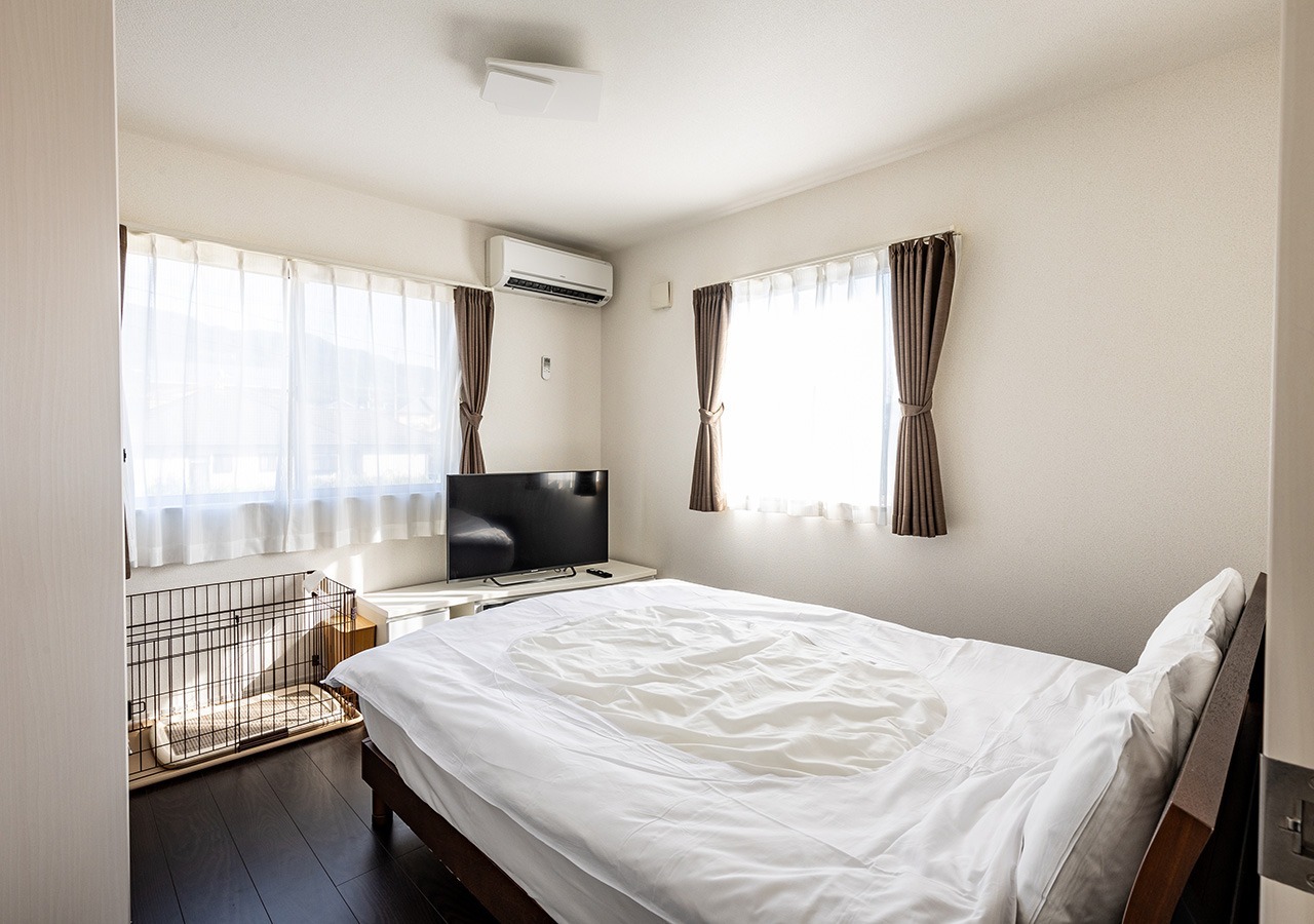 広々としたお部屋にバーベキューもできる芝生ドッグラン付き(チェックアウトは時間厳守でお願いします。)