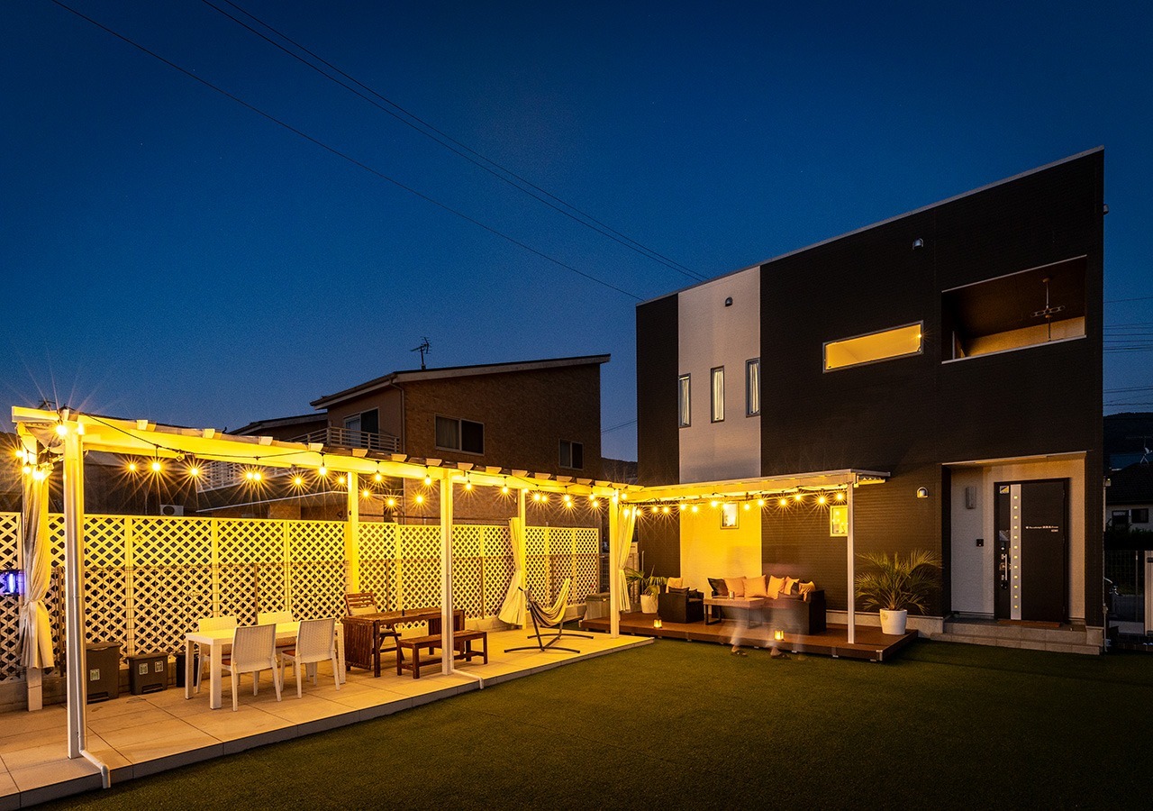 広々としたお部屋にバーベキューもできる芝生ドッグラン付き(チェックアウトは時間厳守でお願いします。)