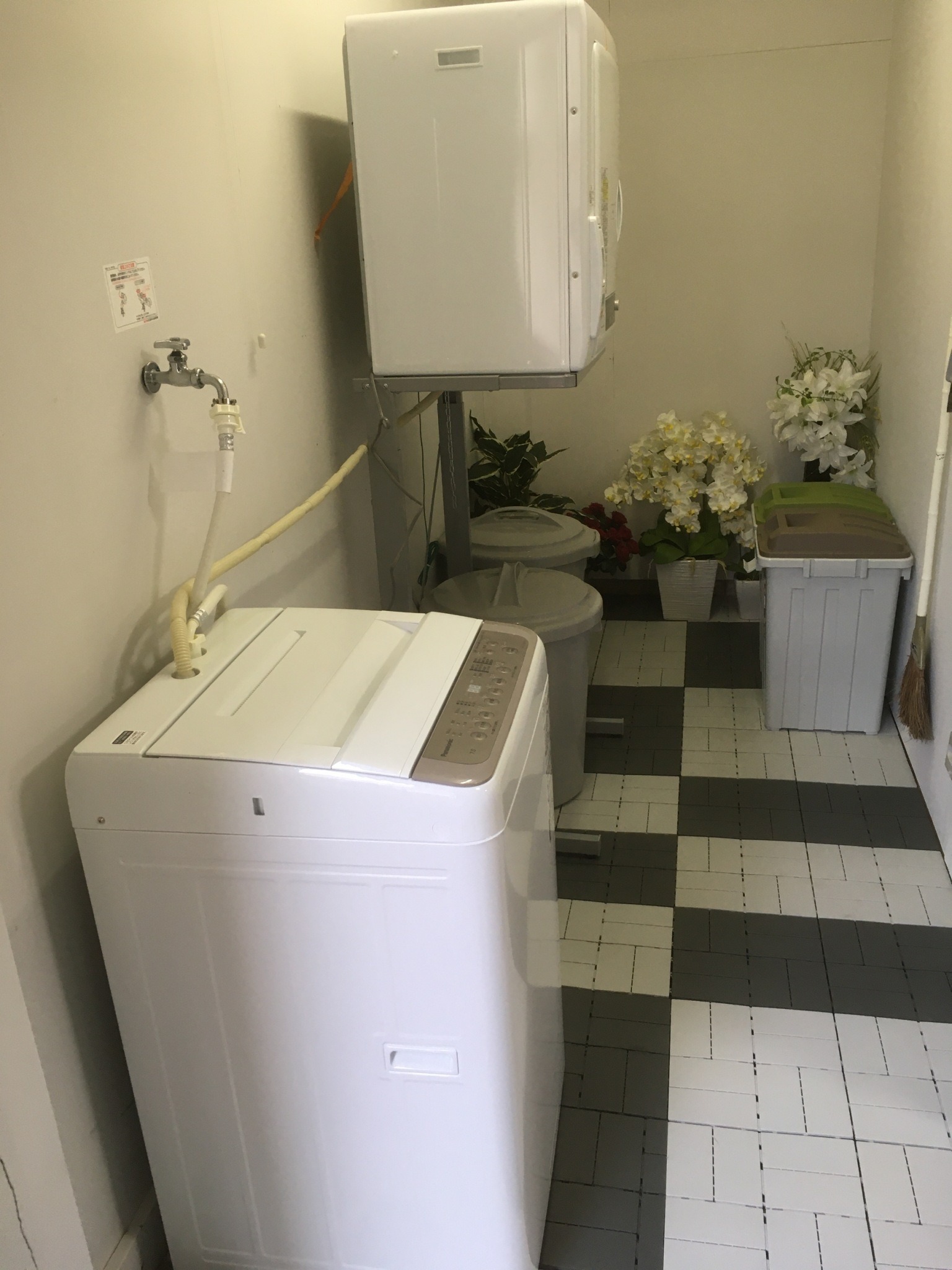 長期利用のお客様には、洗濯機や衣類乾燥機も準備しています