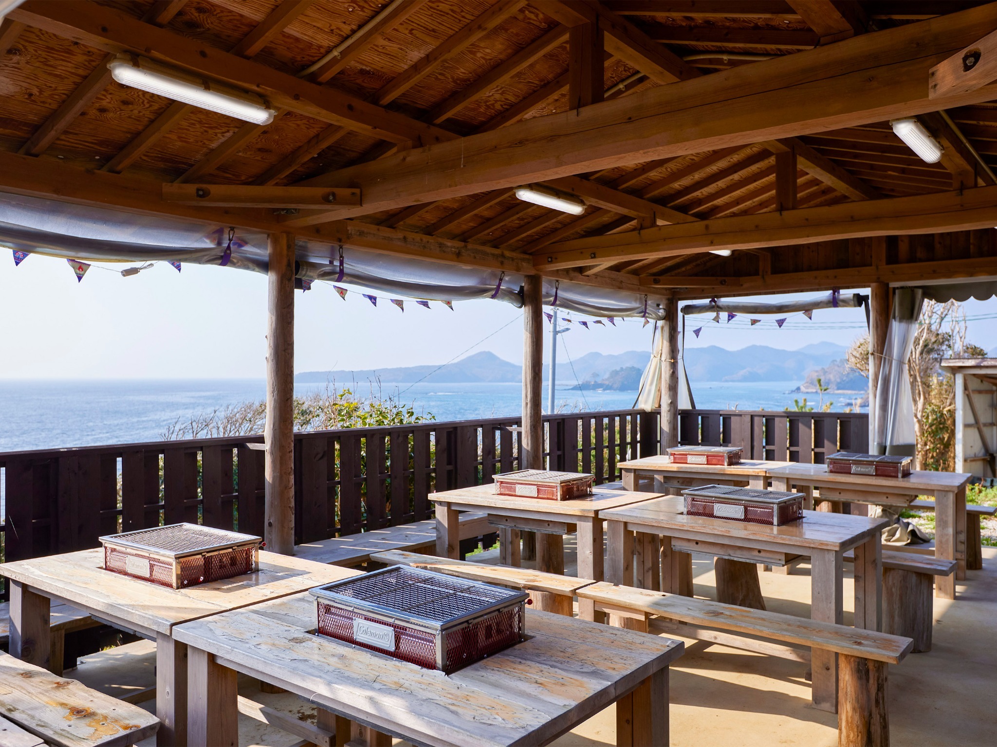 ・【BBQ場】昼は水平線を、夜は漁火を眺めながら楽しめます