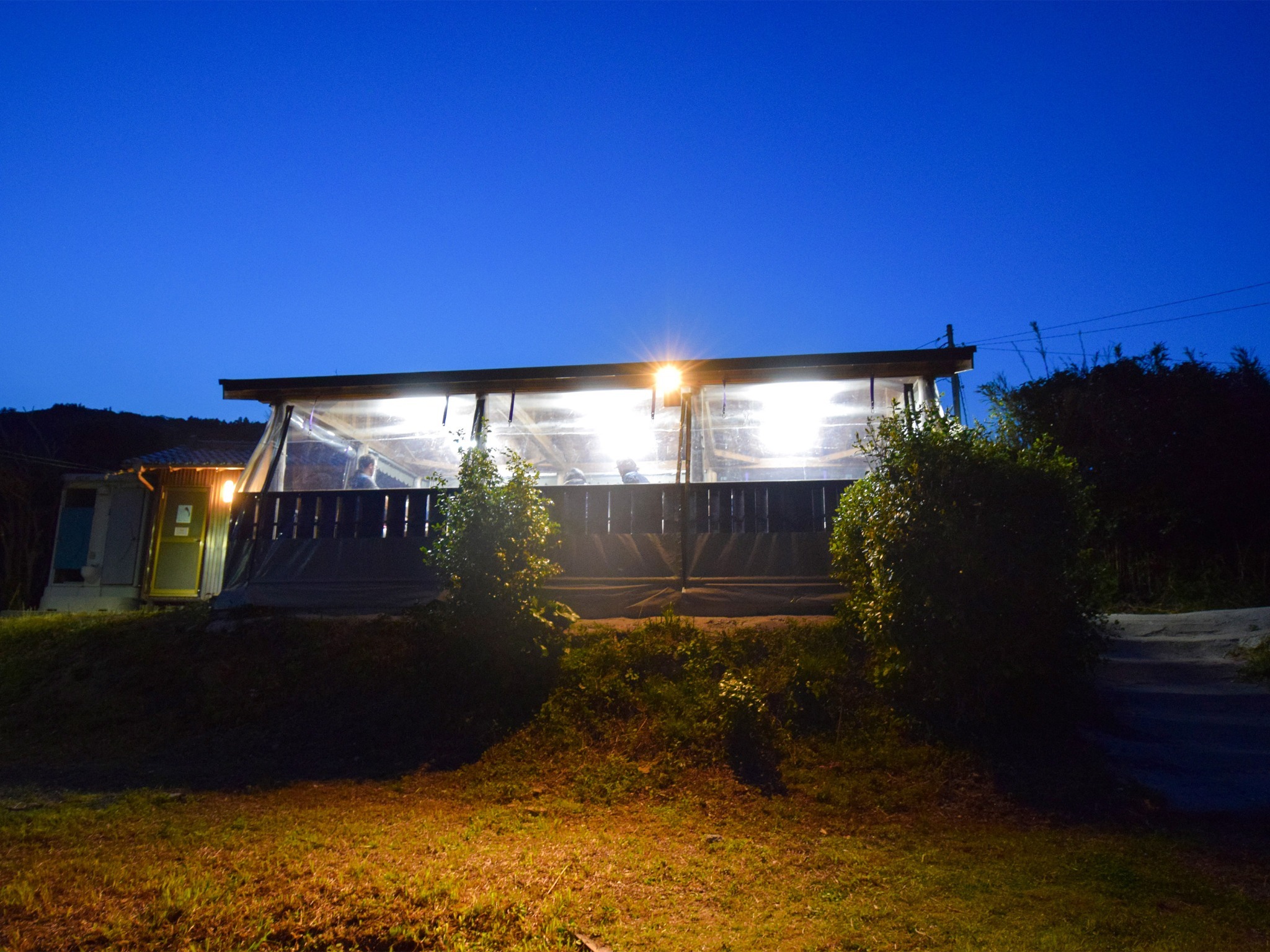 ・【BBQ】夜はビニールカーテンで虫よけもバッチリ◎