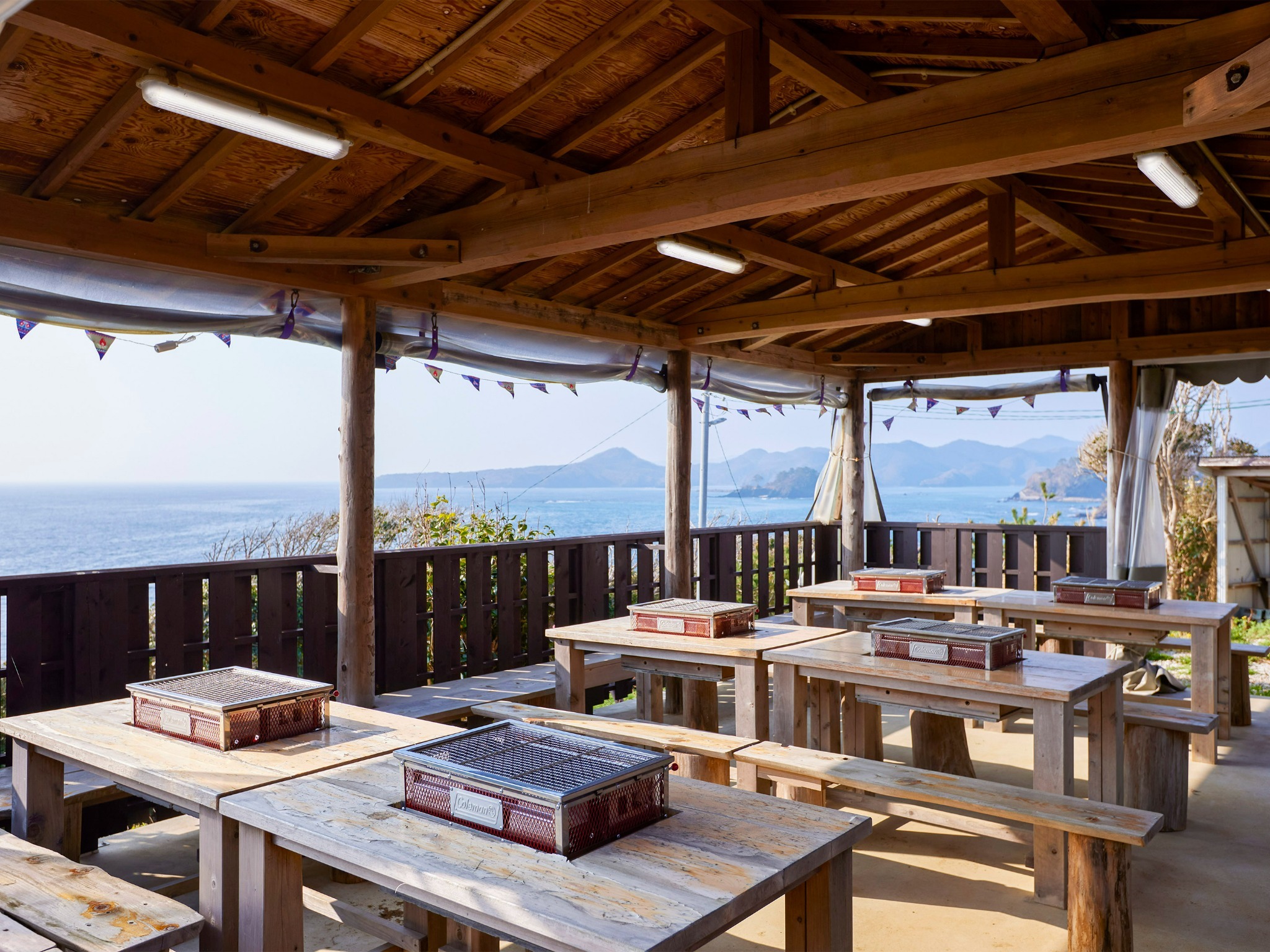 ・【BBQ場】昼は水平線を、夜は漁火を眺めながら楽しめます