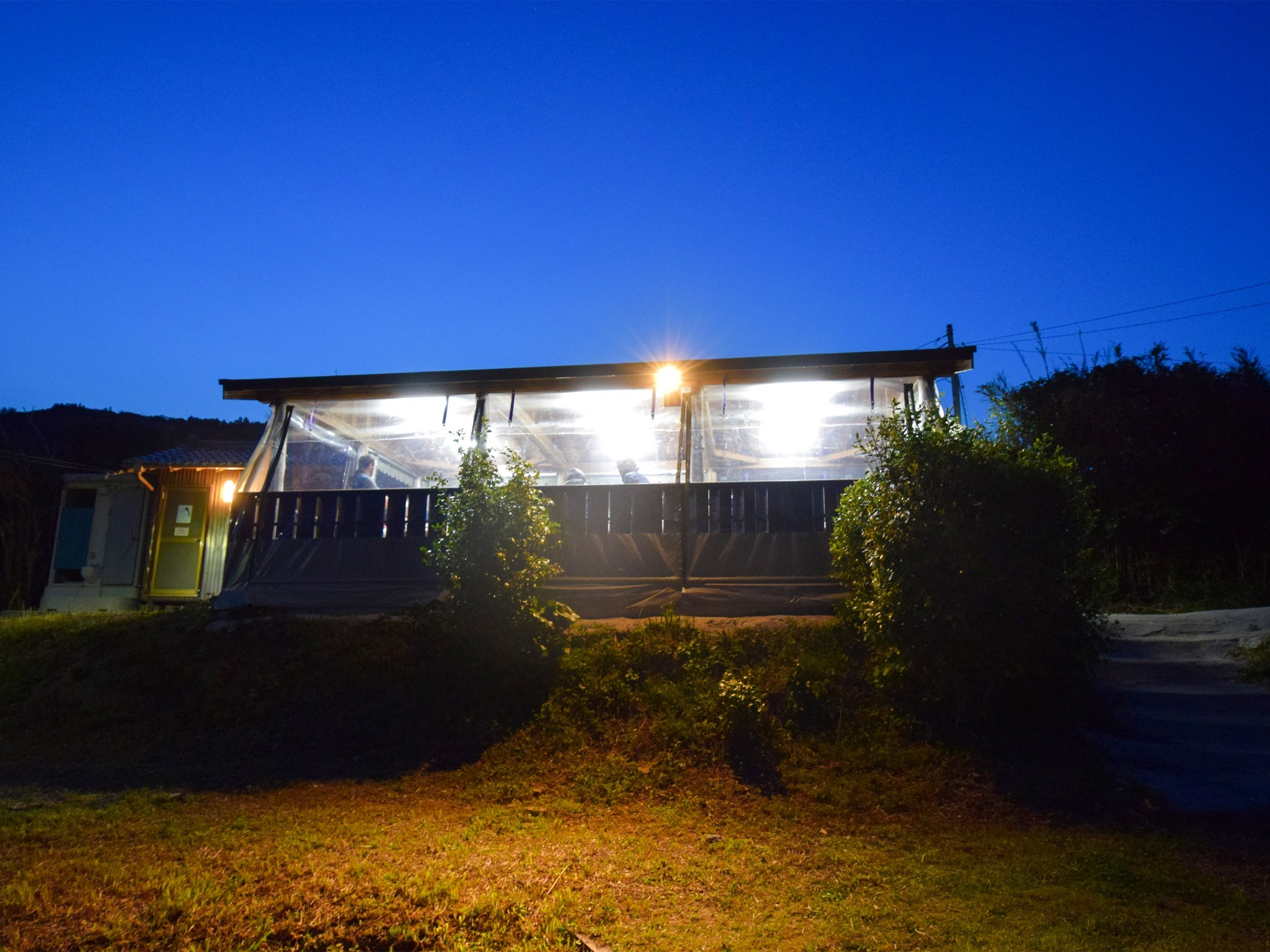 ・【BBQ】夜はビニールカーテンで虫よけもバッチリ◎