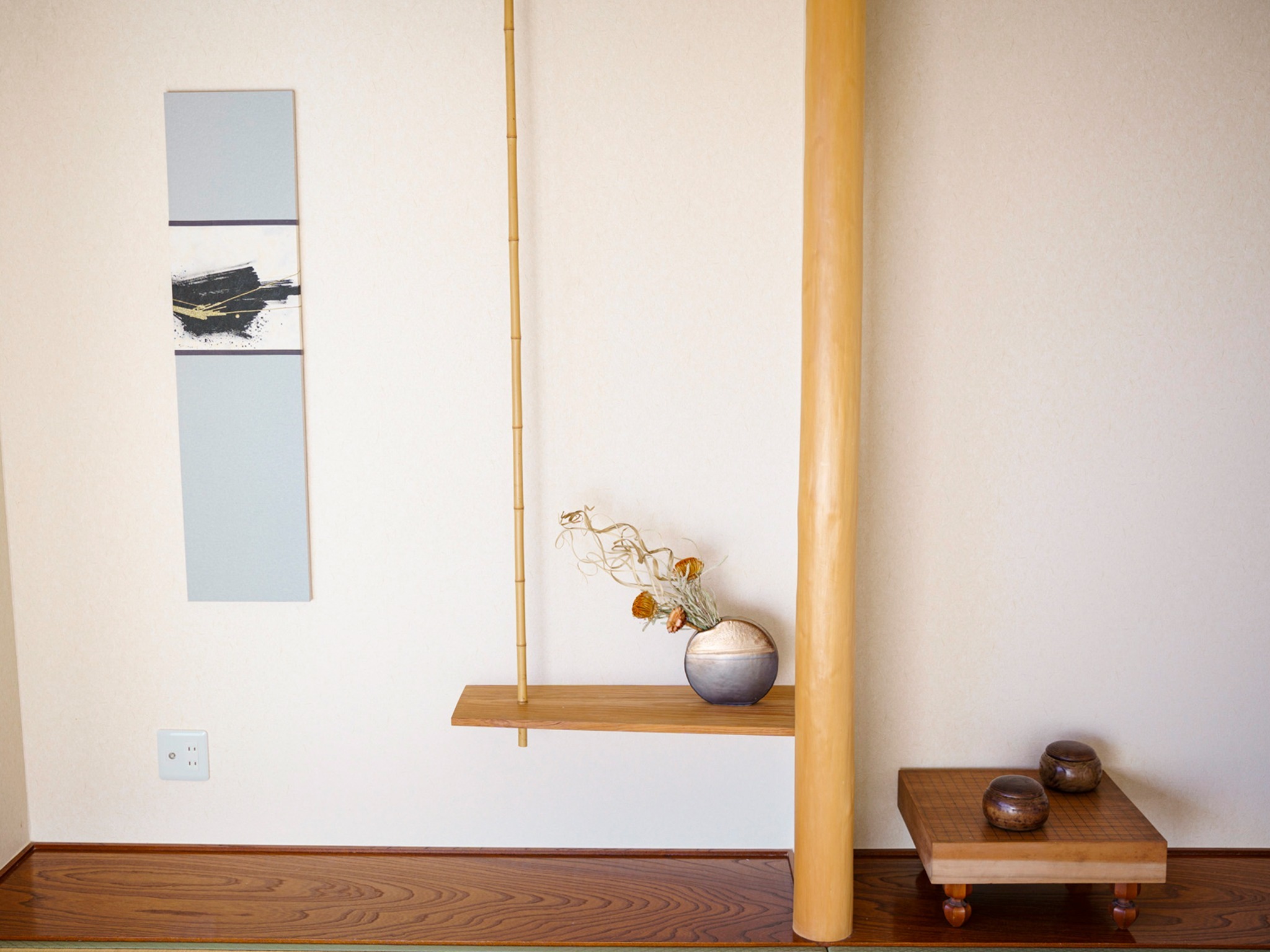 ・【和室】日本の伝統である床の間。和が引き立つ飾りがお客様をおもてなしします