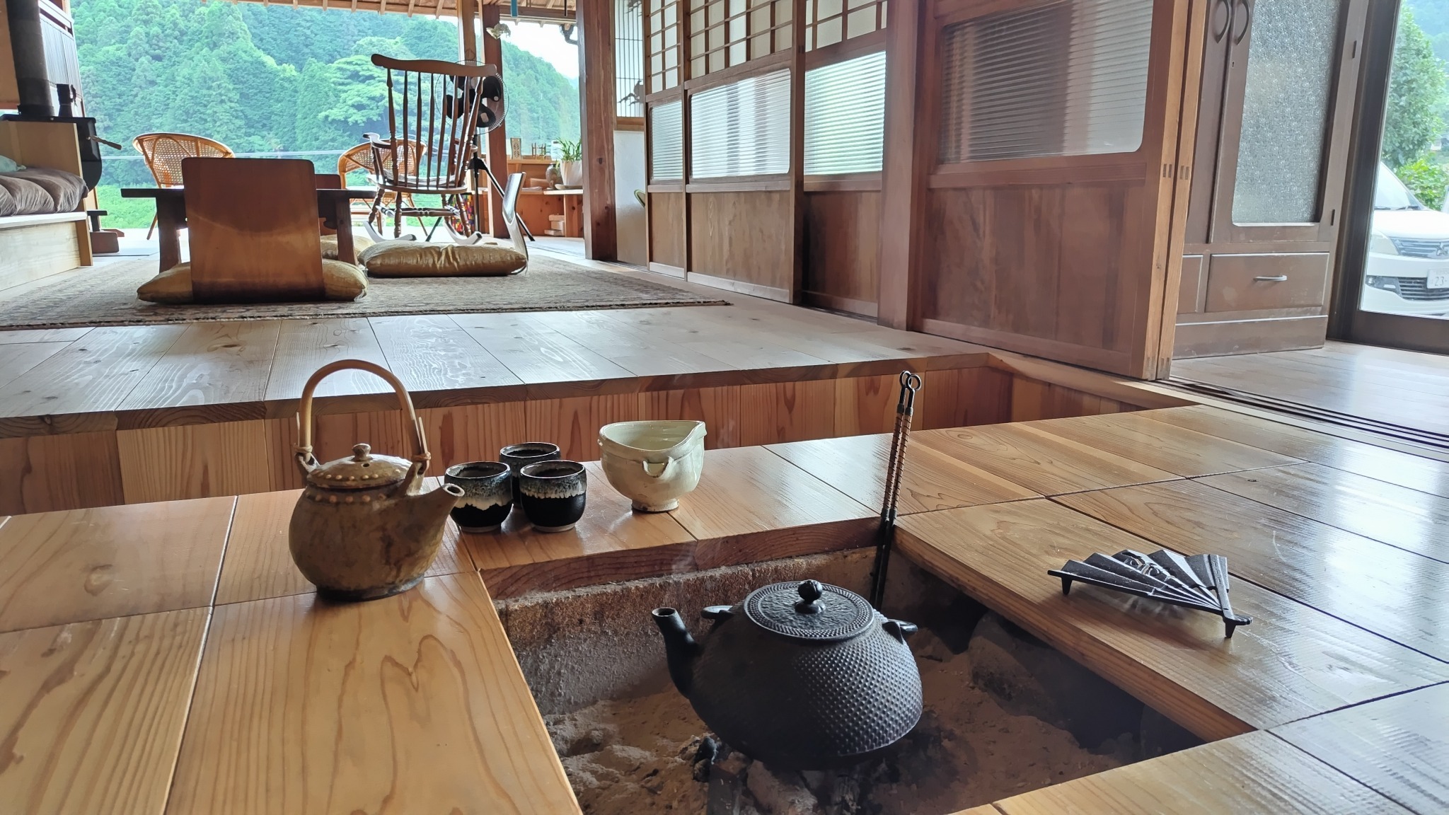 食後は波佐見産の緑茶をお淹れします