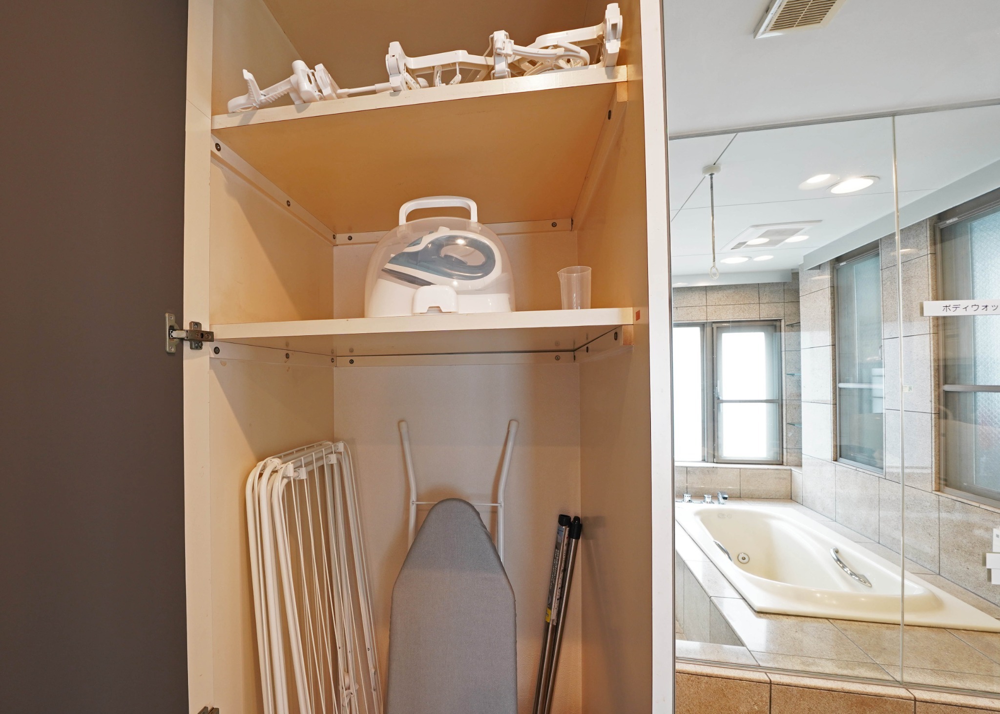 アイロン、アイロン台あります