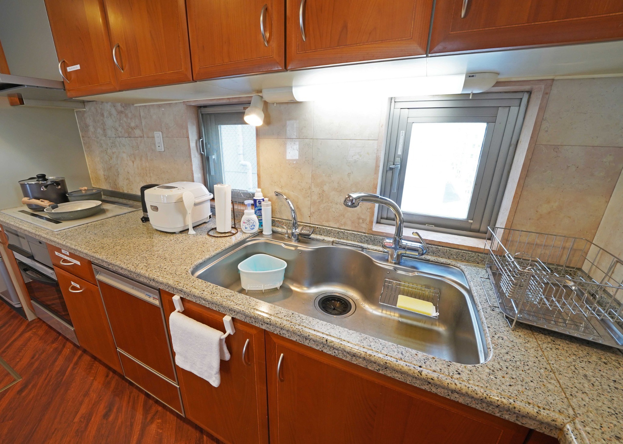 シンクや作業スペースも広く料理の腕を存分にふるって頂けます!