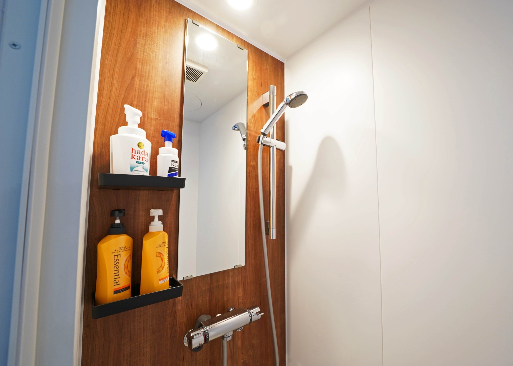 シャワールームとアメニティ