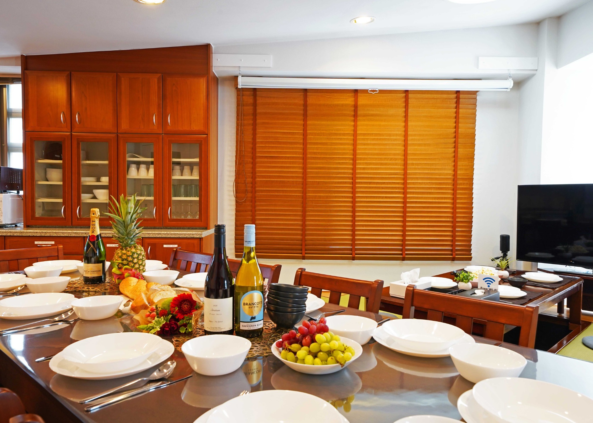 スーパーもコンビニも徒歩1分!買い出しラクラクです