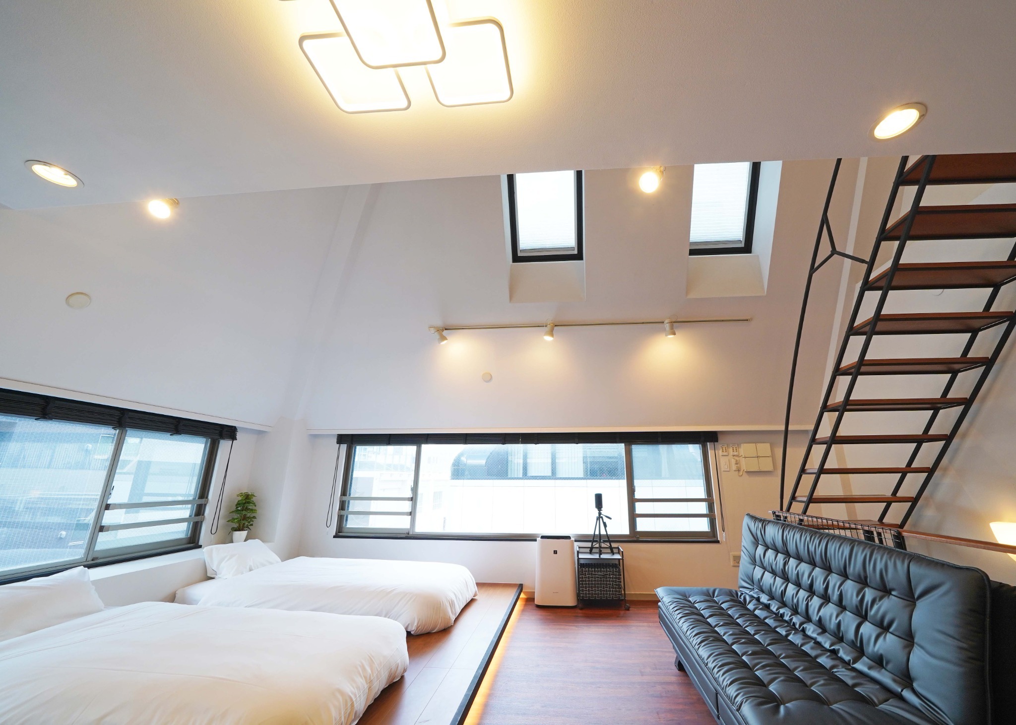 6階の寝室は、吹き抜けの大空間