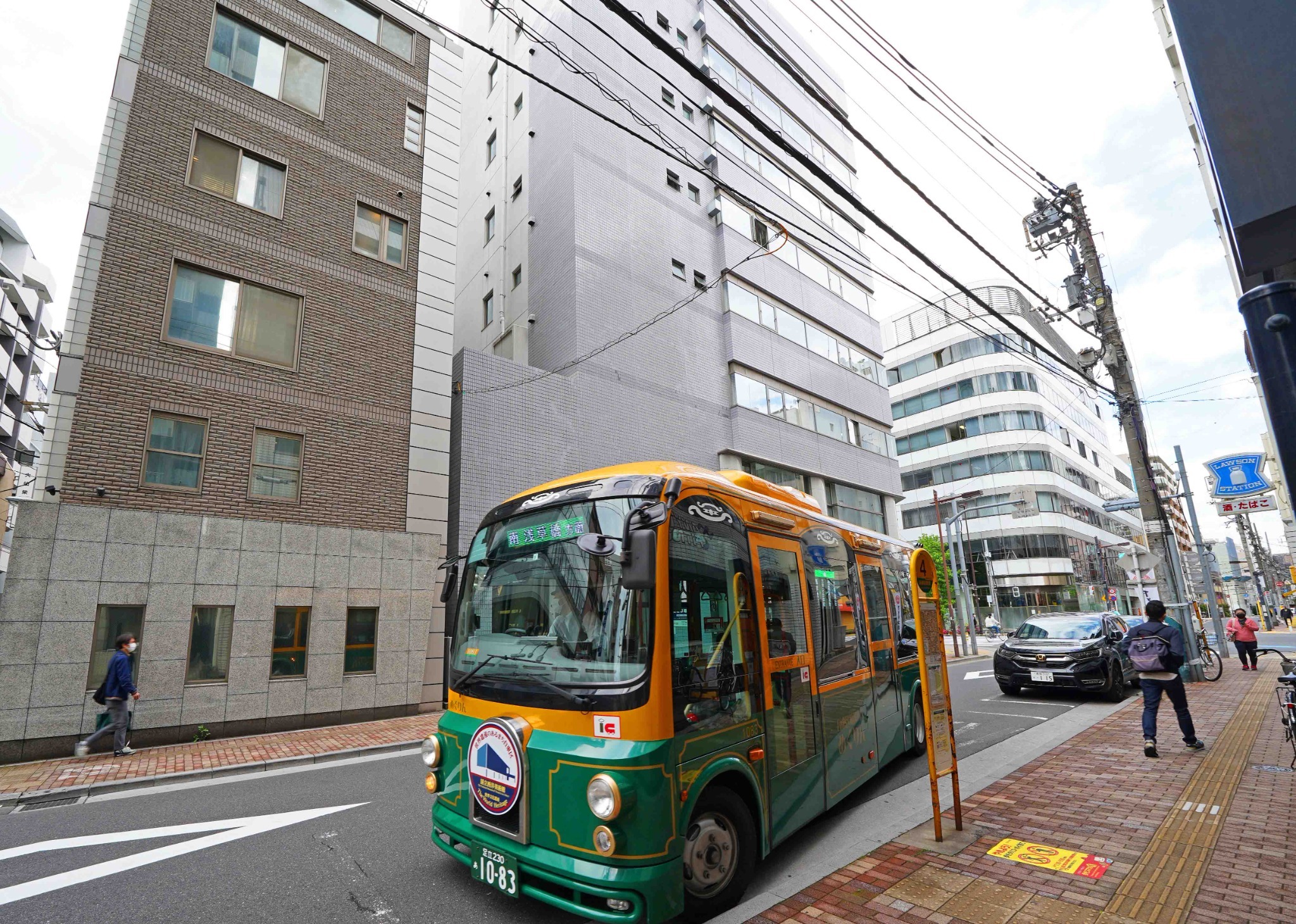 台東区のバス「めぐりん」新御徒町駅のバス停も目の前