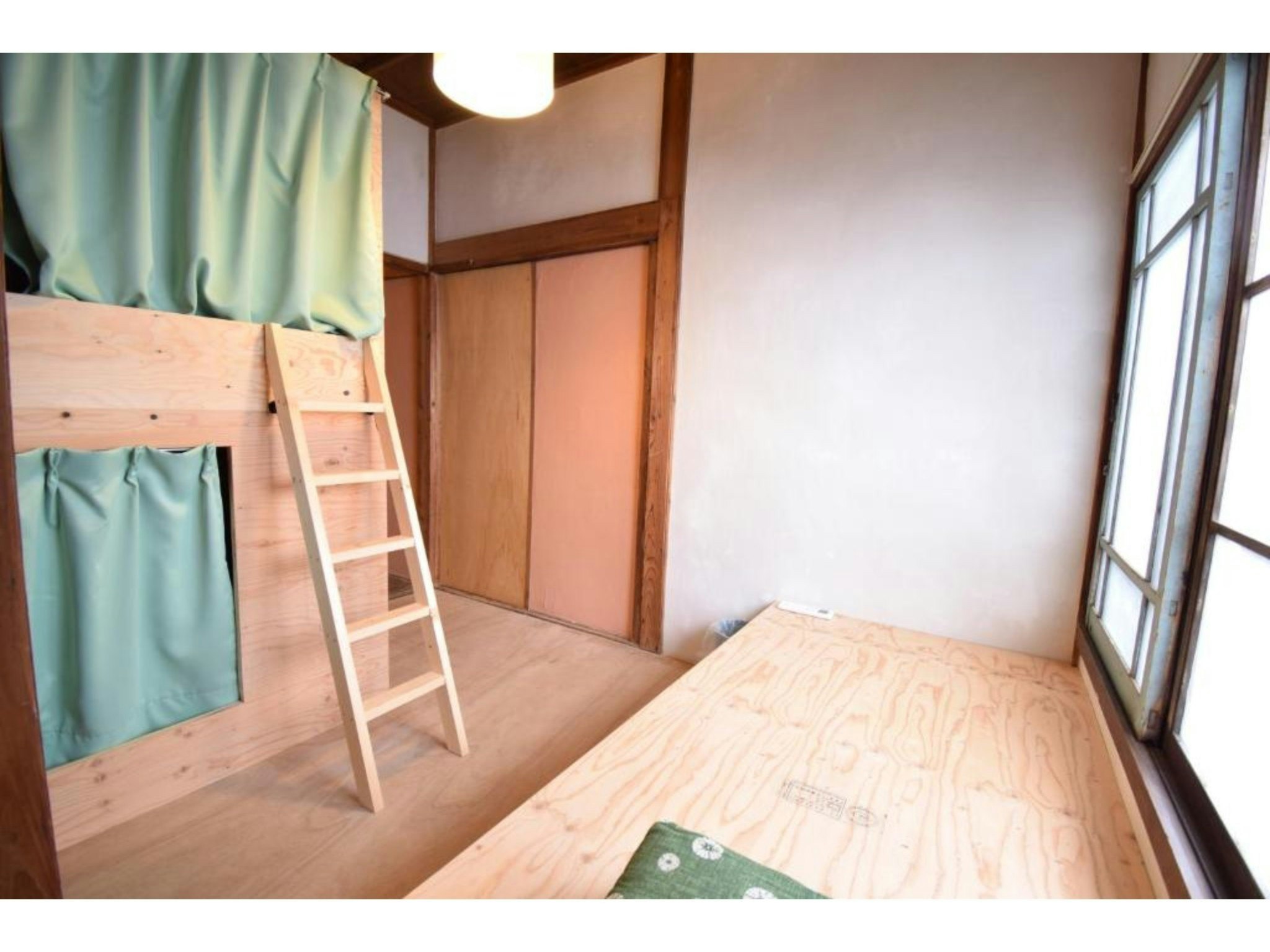木製2段ベッドルーム(大人4名様まで)