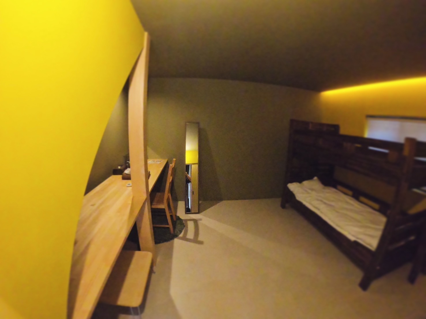 最大6人で2部屋使えます!城崎温泉まで徒歩1分、本屋さんが運営するゲストハウスです!