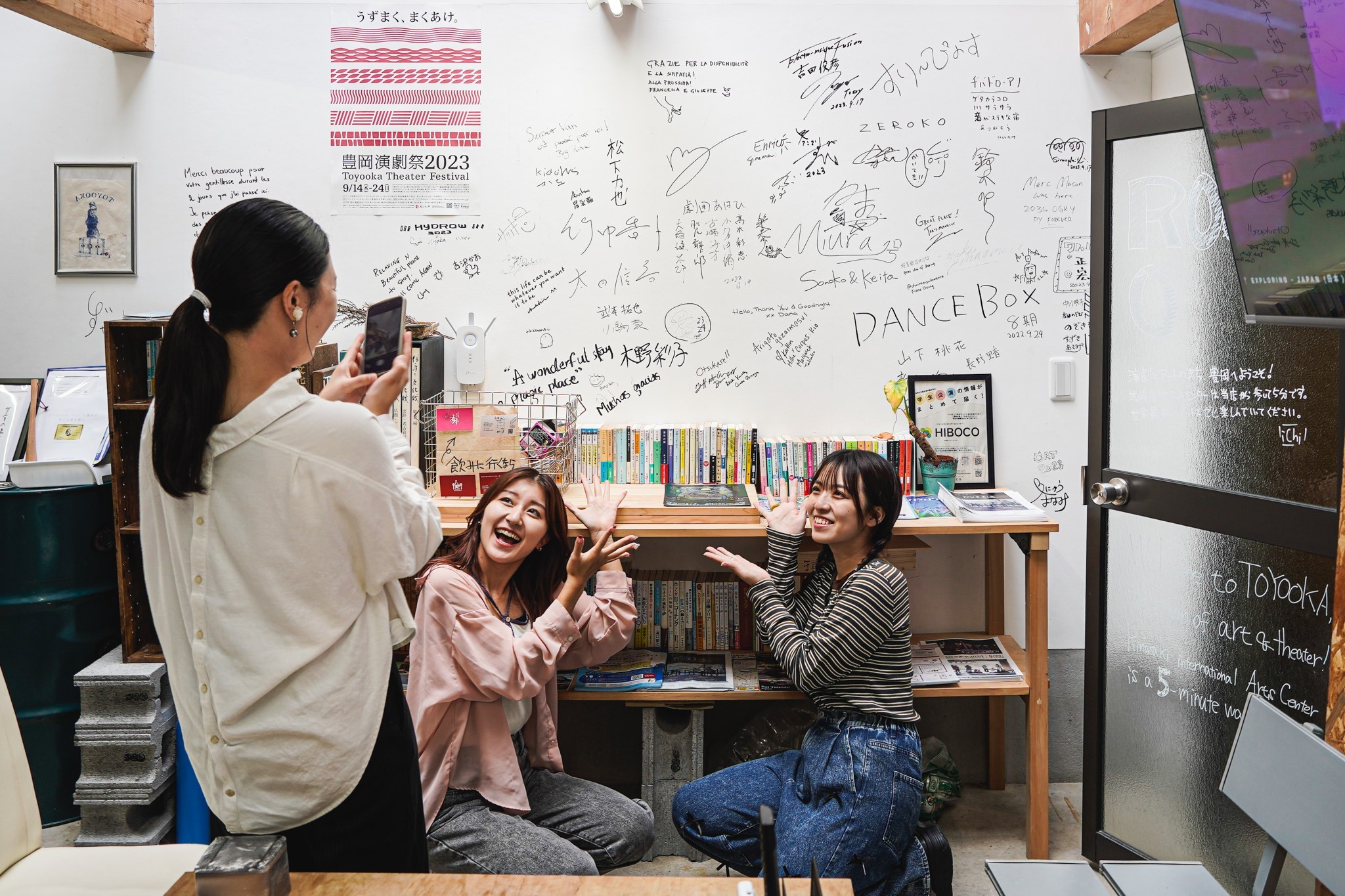 最大6人で2部屋使えます!城崎温泉まで徒歩1分、本屋さんが運営するゲストハウスです!