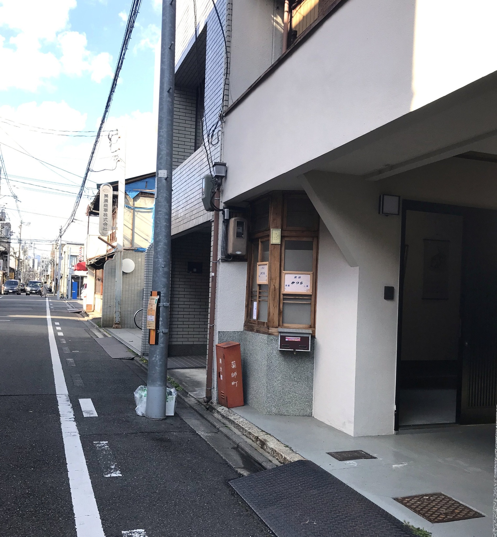 西洞院通りの東側です