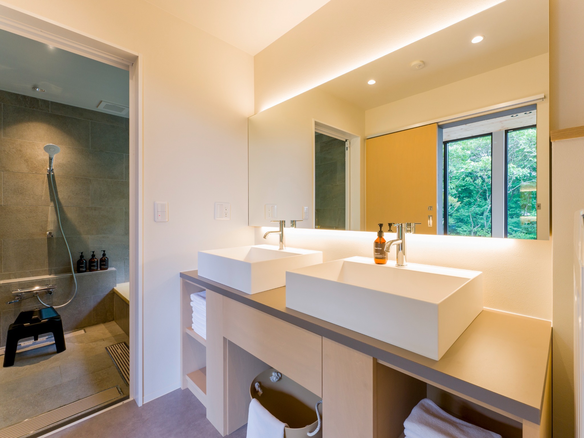 洗面化粧台  / 脱衣所