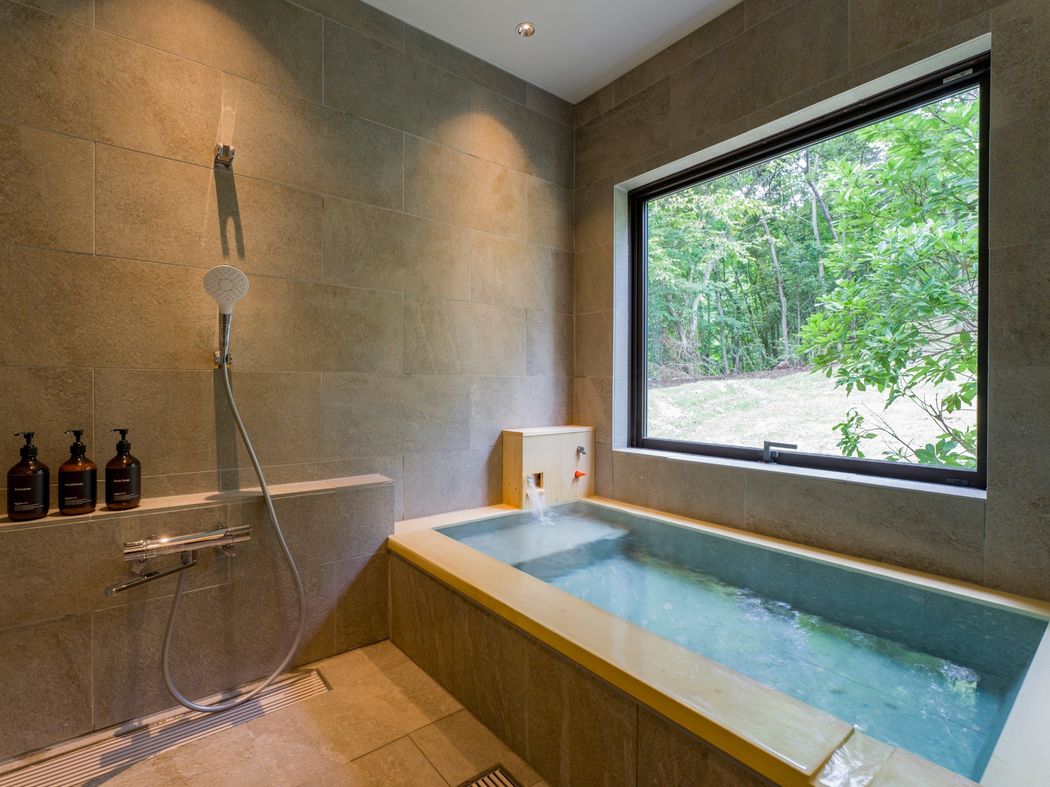 天然温泉(かけ流し可)