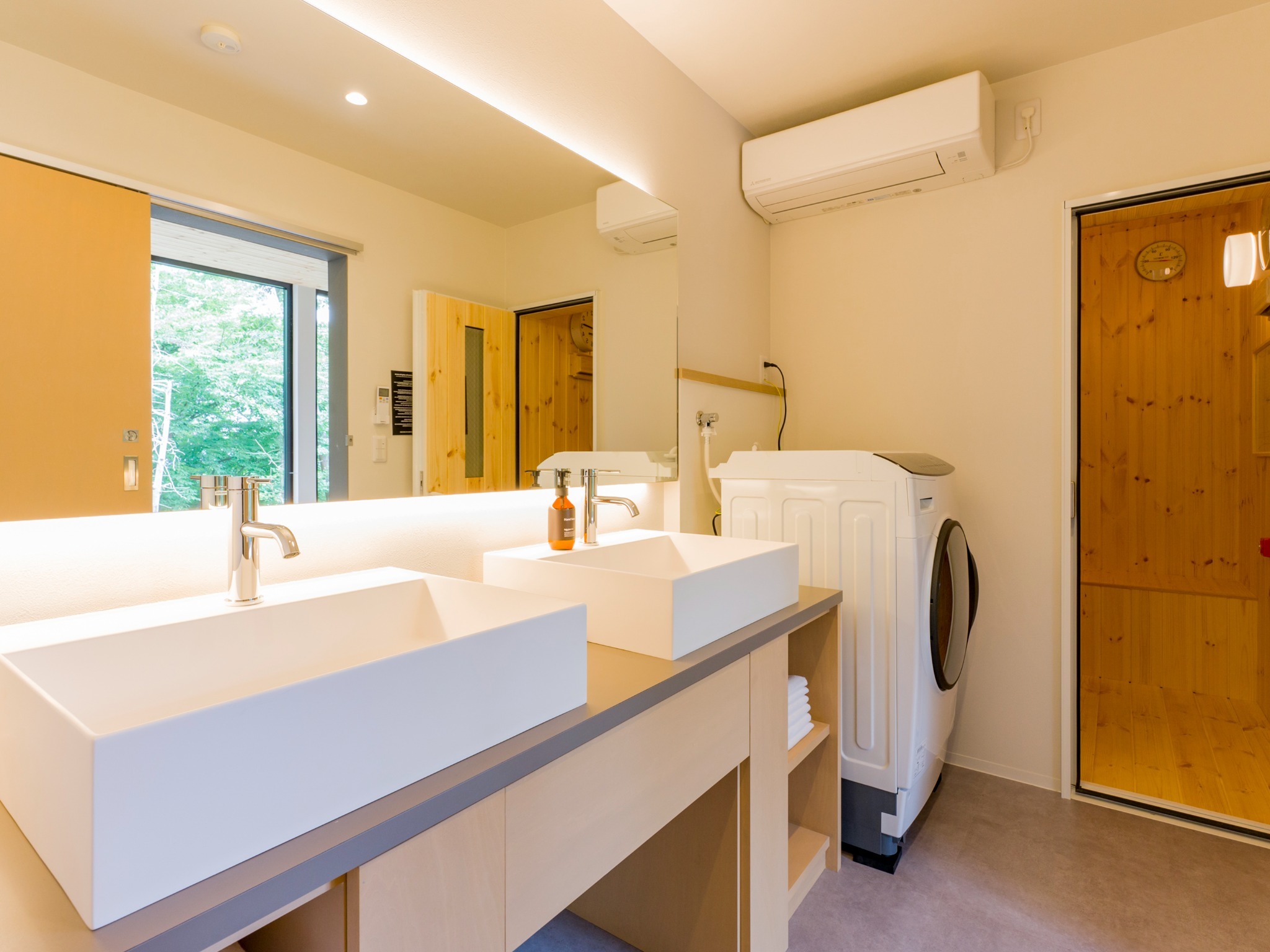 洗面化粧台  / 脱衣所