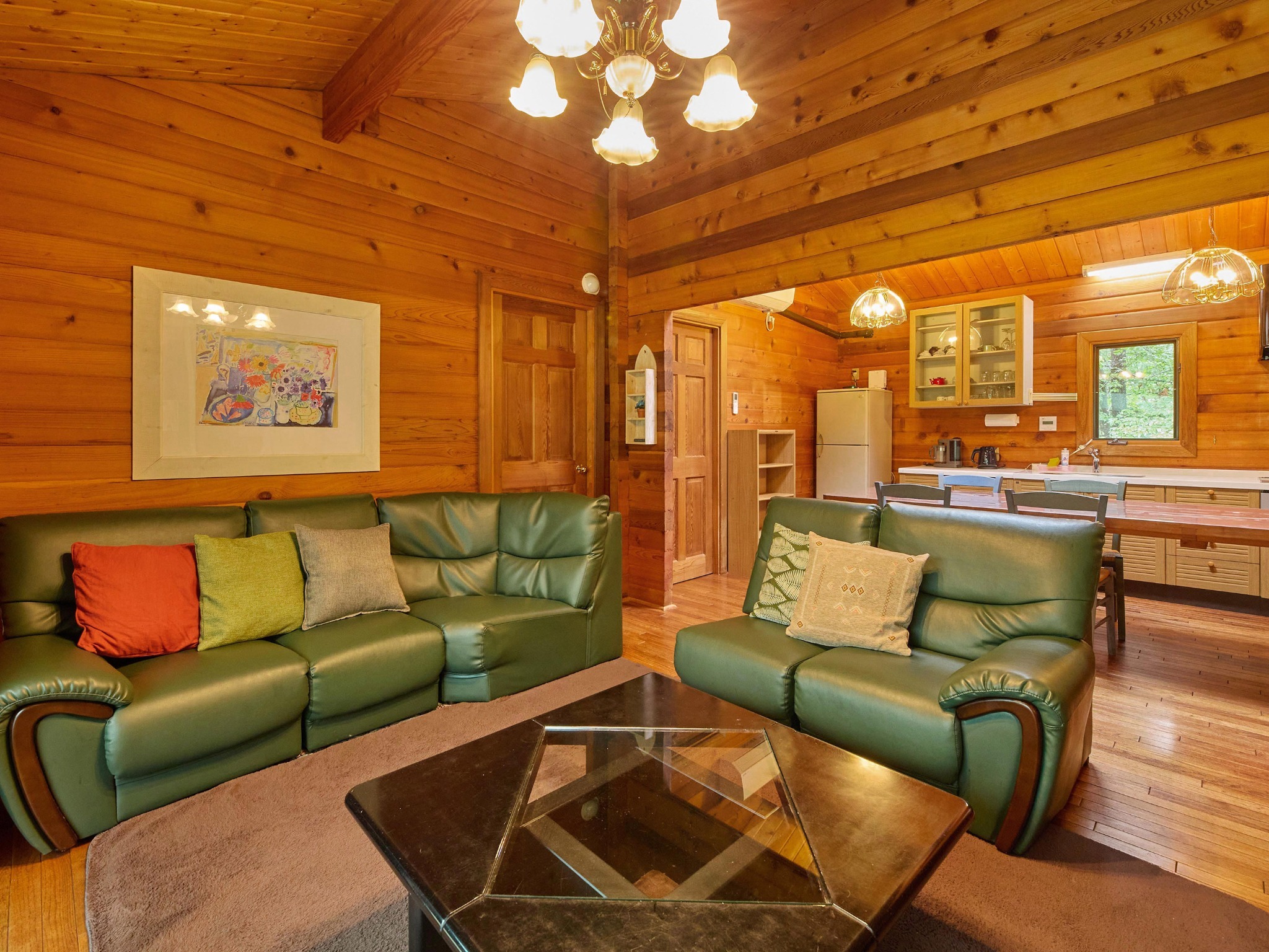 ・【アン】木のぬくもりが感じられるログ調のコテージ。素敵な休日を過ごしてみませんか