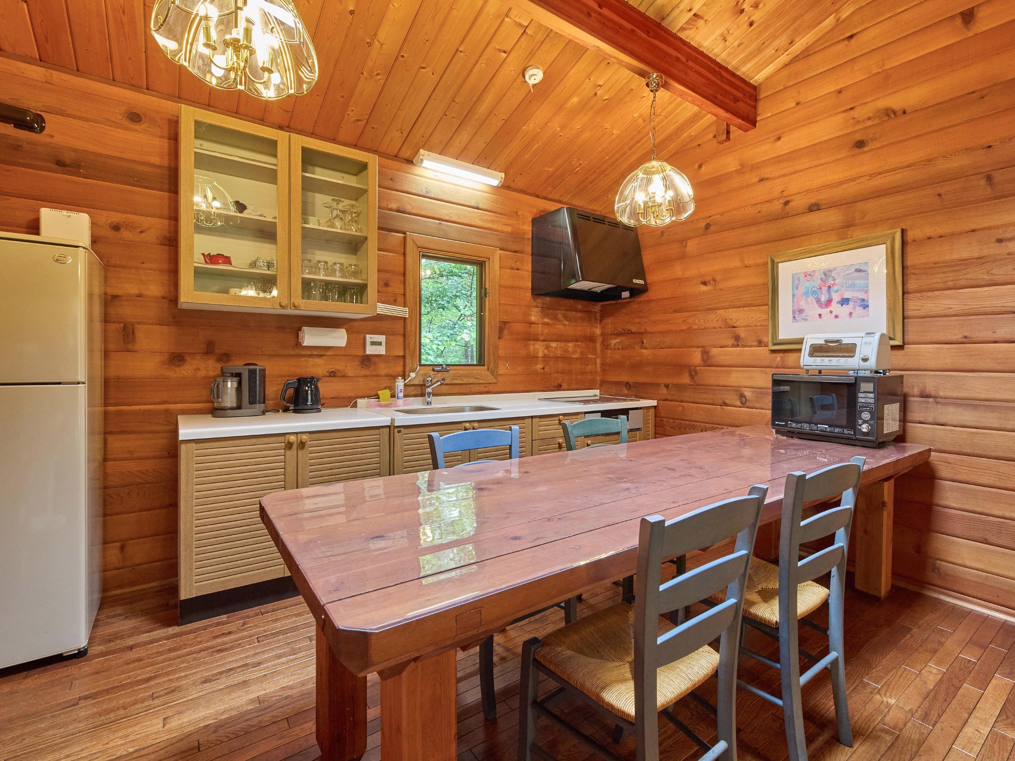 ・【アン】IHコンロ、調理器具、食器類、冷蔵庫などのキッチン設備も充実。お家のようにお料理ができます