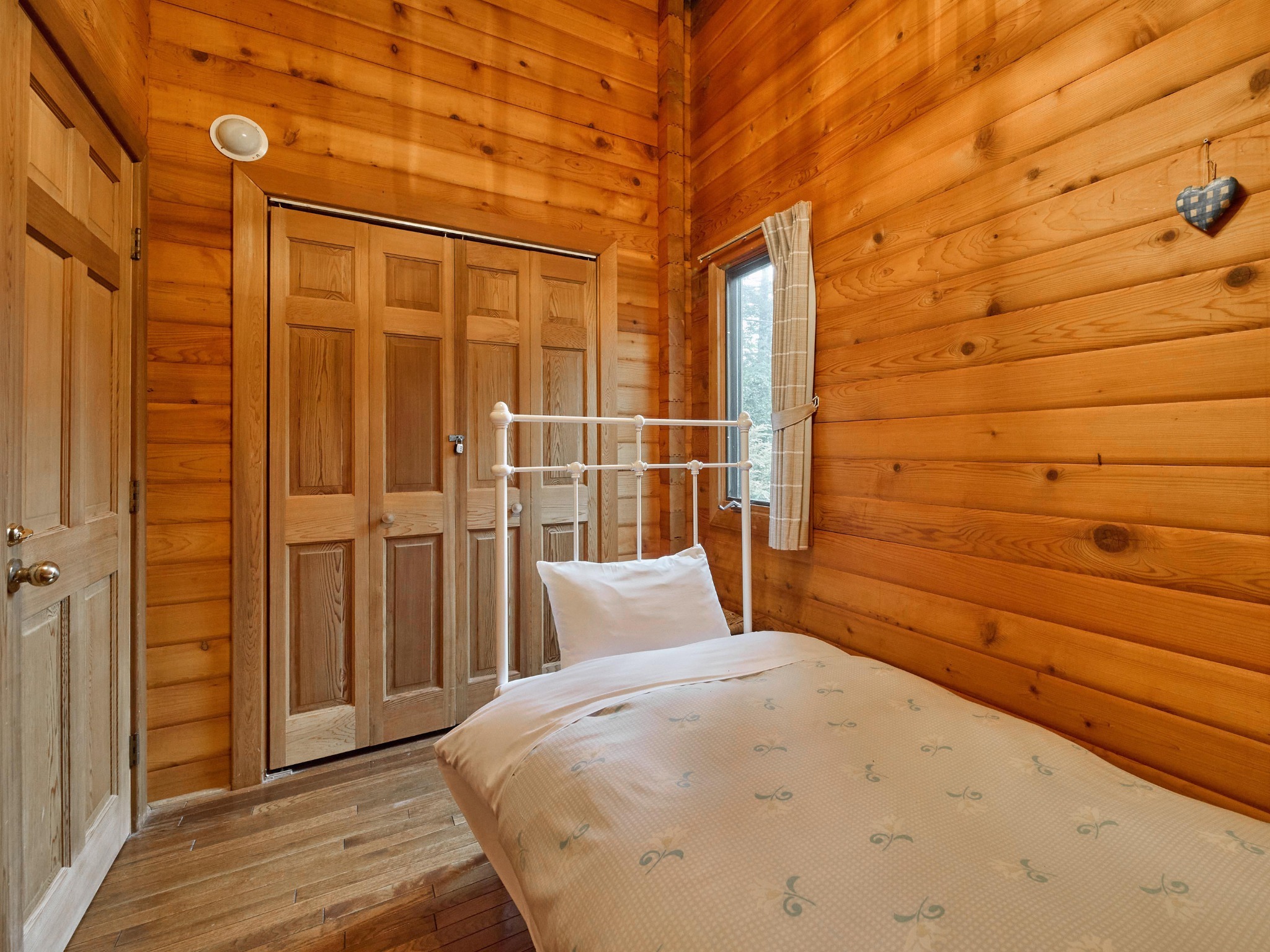 ・【アン】プライベートにお休みいただけるシングルベッドルーム(5名利用より開放)