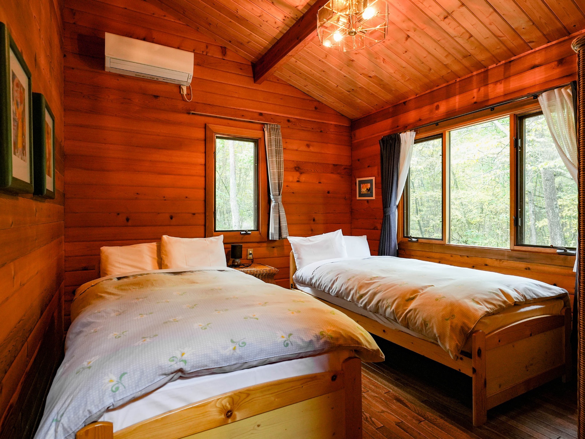 ・【アン】西側のツインベッドルーム。木のぬくもりを感じながらぐっすりお休みください