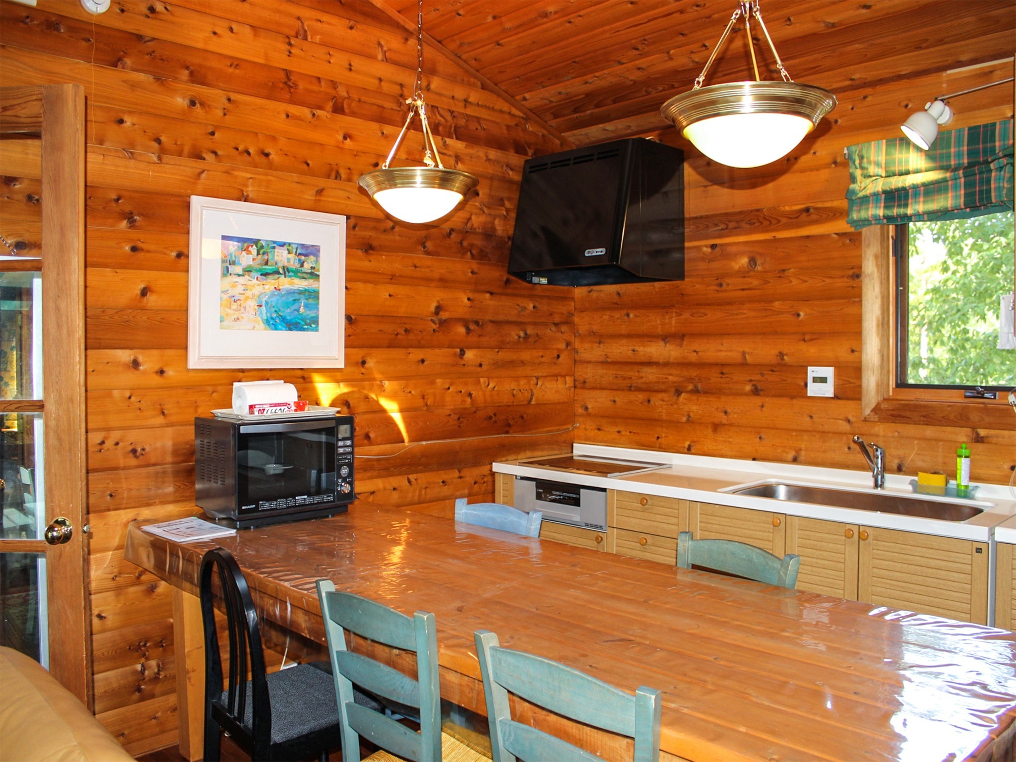 ・カール 「アン」と同じ造りのフラットなキッチン。