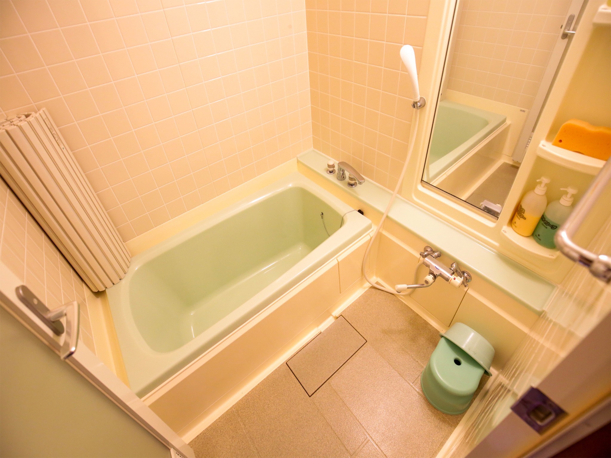 ・カール ご自身でお湯を張っていただくタイプのお風呂です。