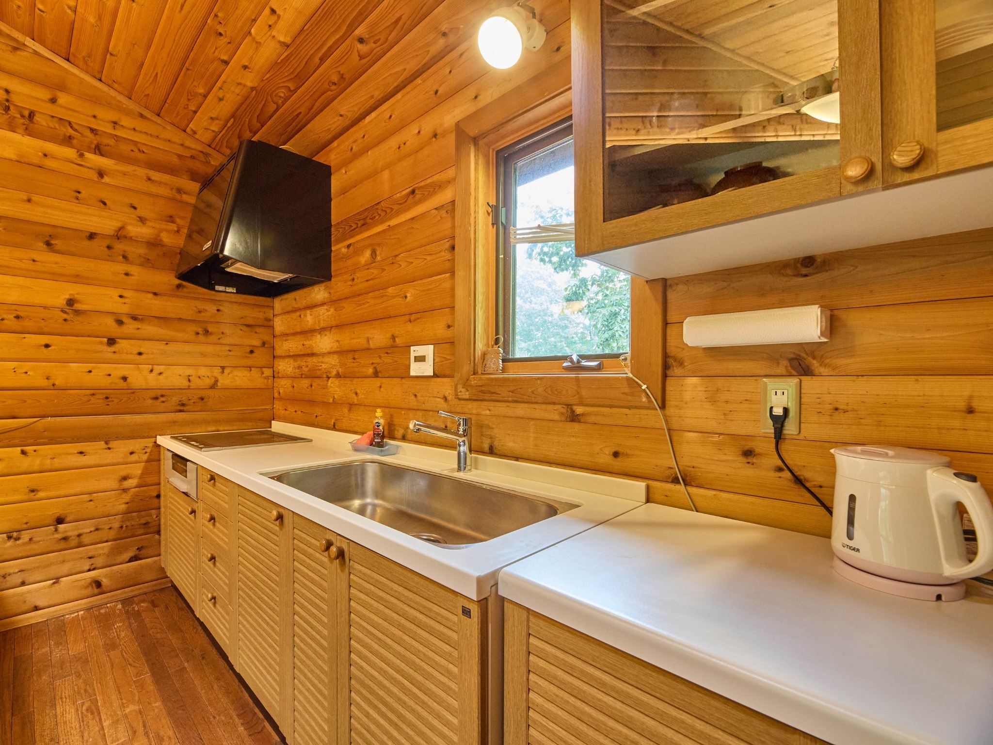 ・【カール】広いフラットなキッチン。みんなで一緒にお料理ができます