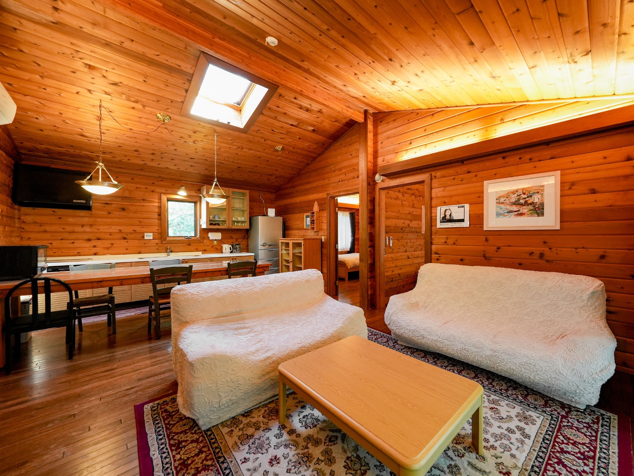 ・【カール】最大5名様までご利用可能。のんびり寛げる開放的なリビングダイニングです