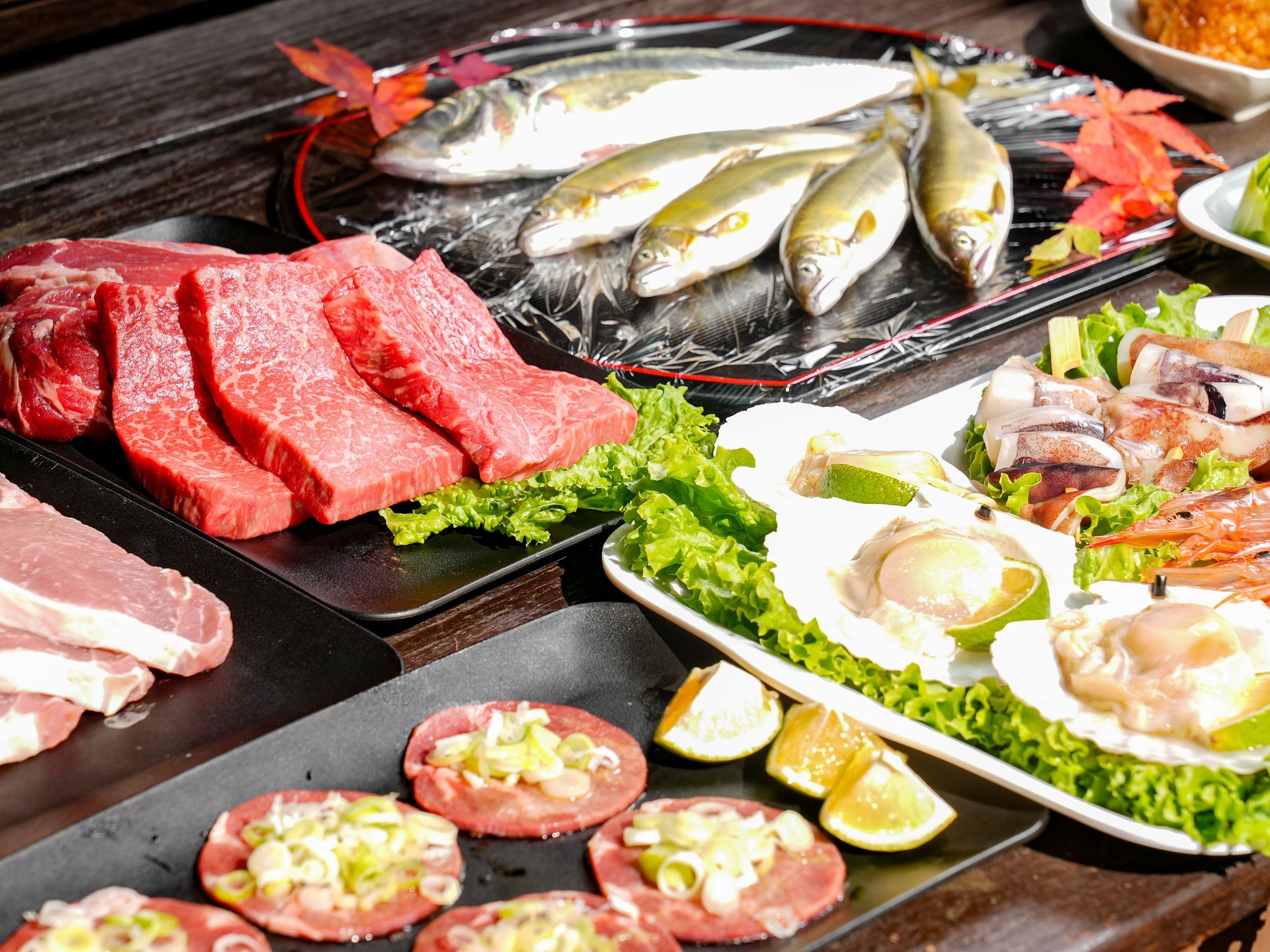 ・【BBQ(一例)】BBQの食材も当施設にてご注文可能。BBQ道具レンタルのお得なセットもございます