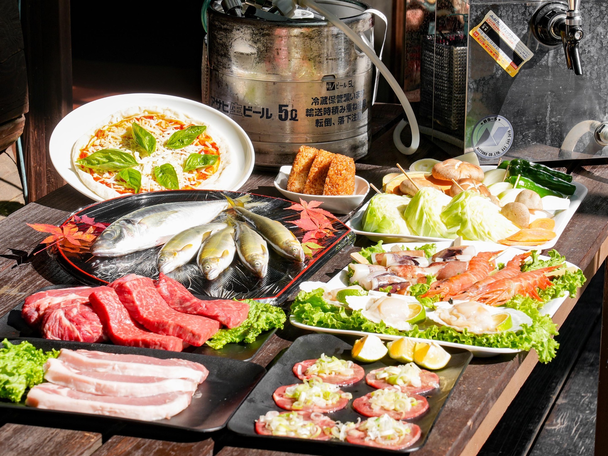 ・【BBQ(一例)】お肉、お野菜、海鮮、ピザまで楽しめる贅沢食材セット。至福の時間をお過ごしください