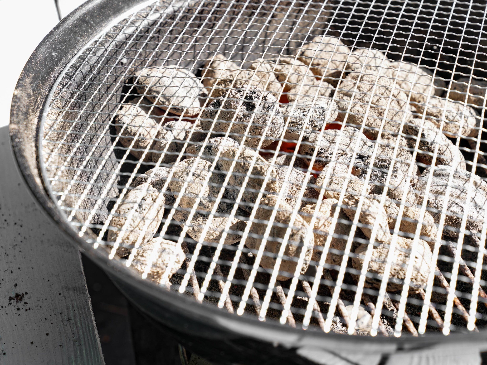 ・【BBQ(一例)】熱々の炭火で焼くBBQは格別です。大人から子どもまでワイワイ楽しめます