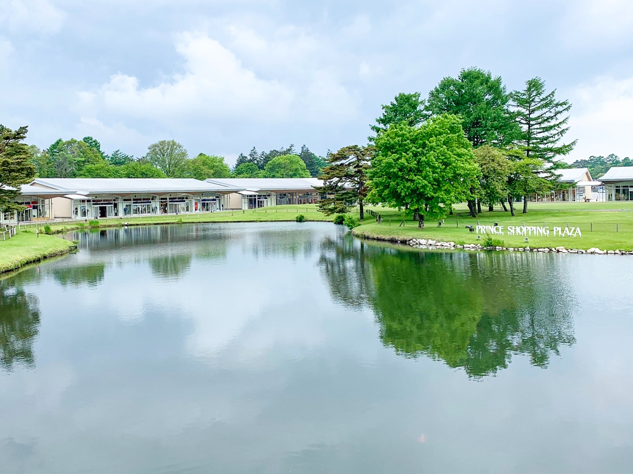 ・軽井沢のアウトレットでは行きや帰りにショッピングが楽しめます。