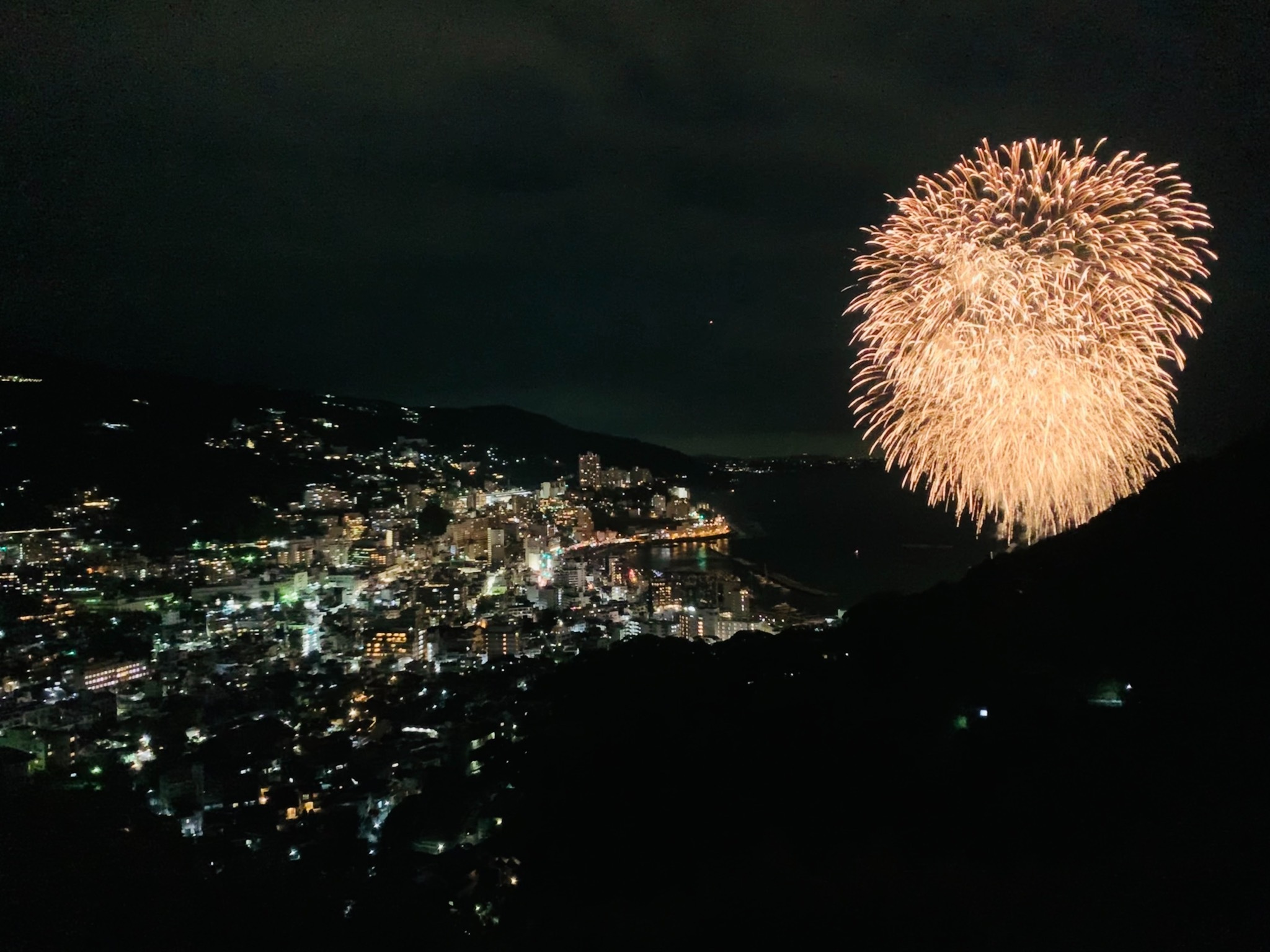 熱海の海、街並み、花火を一望できるヴィラ