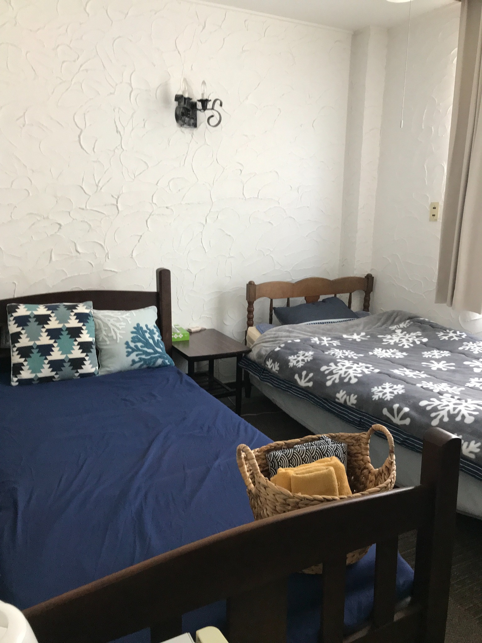 駅から11分!飲食店街のど真ん中にあり、立地は最高。洋室4(2タイプ)あります。