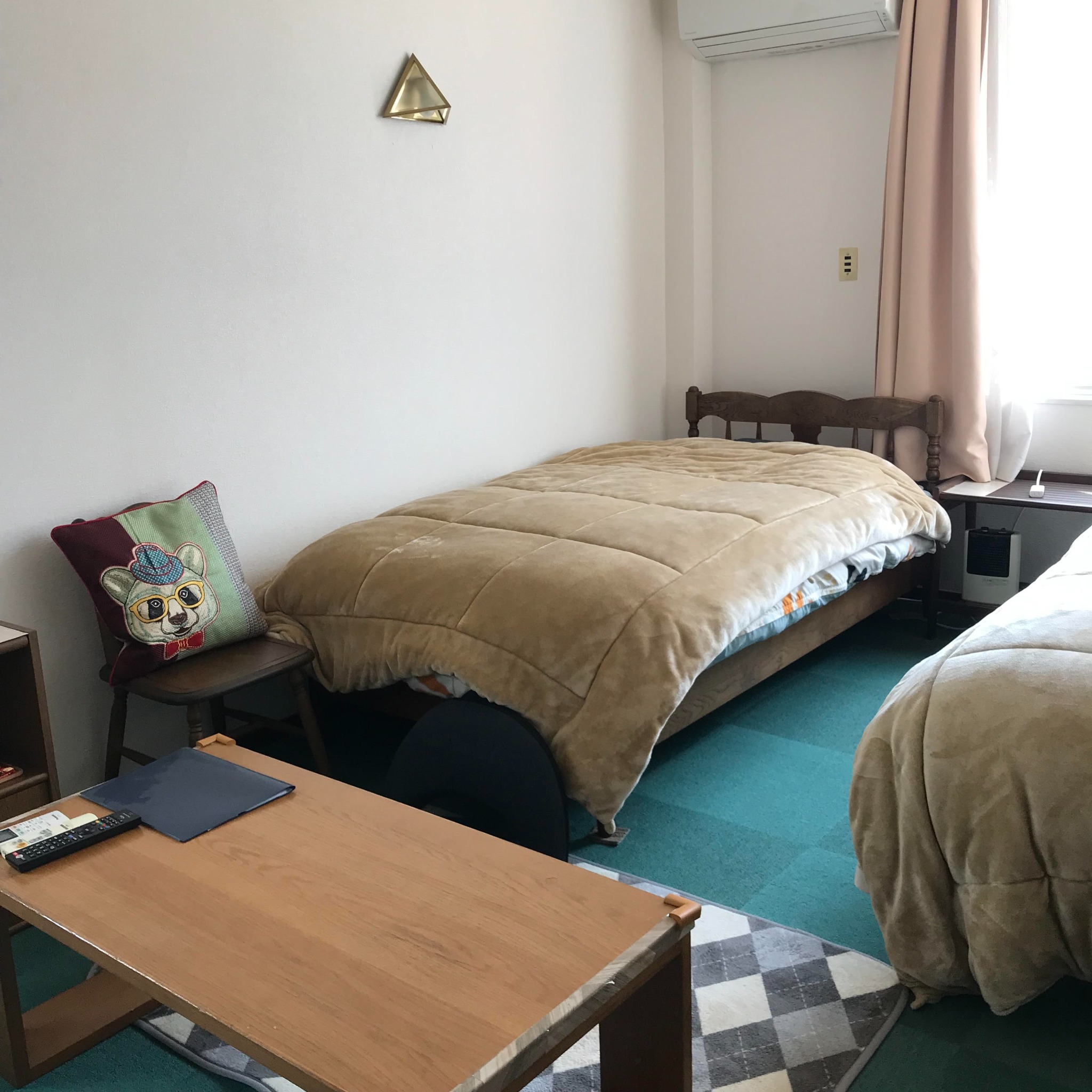 駅から11分!飲食店街のど真ん中にあり、立地は最高。洋室4(2タイプ)あります。