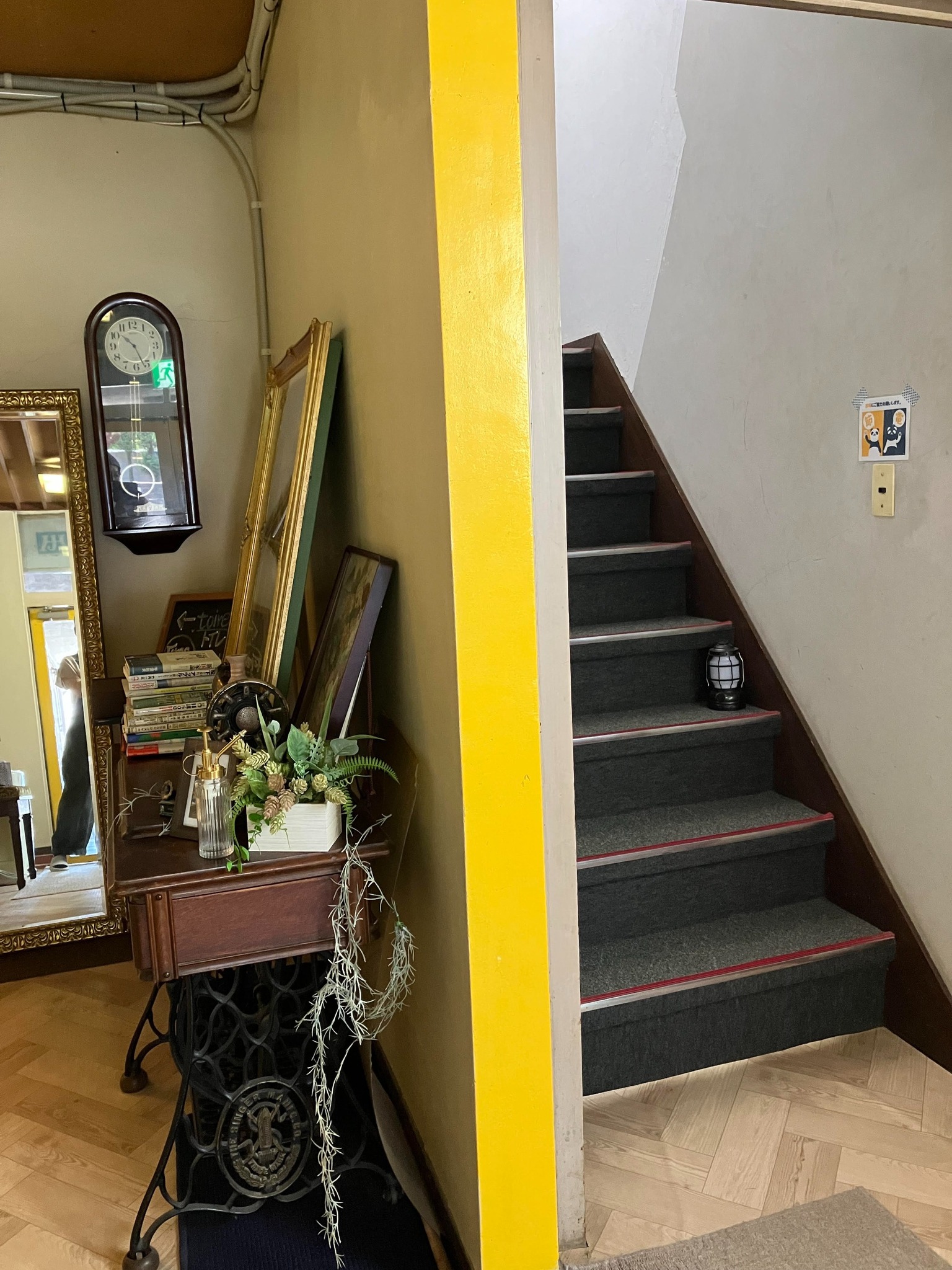 駅から11分!飲食店街のど真ん中にあり、立地は最高。洋室4(2タイプ)あります。